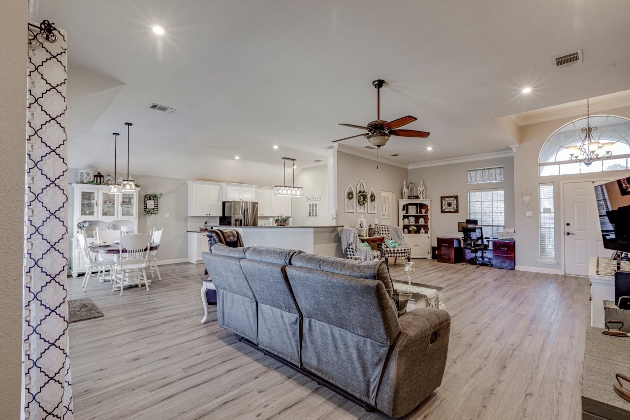 122 E Forestwood Drive