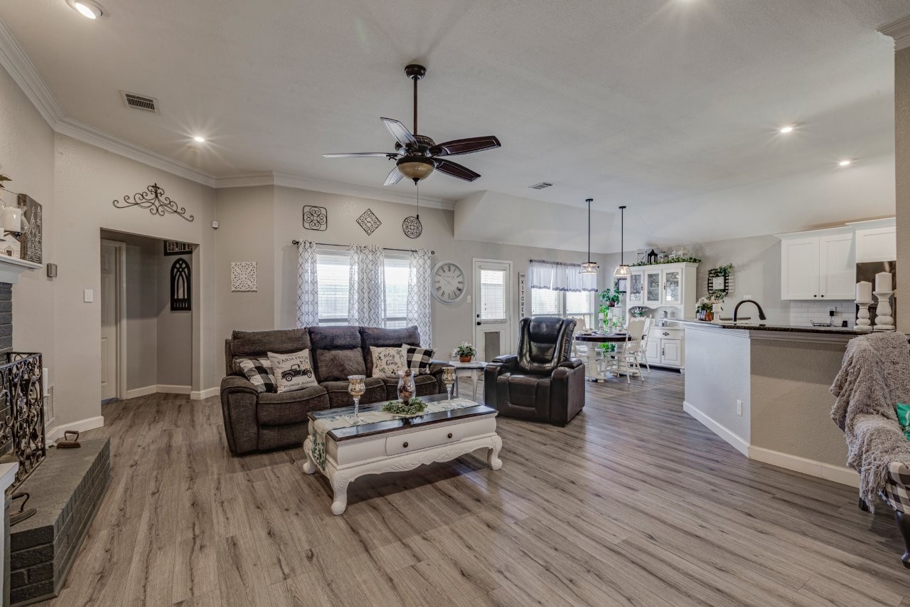 122 E Forestwood Drive