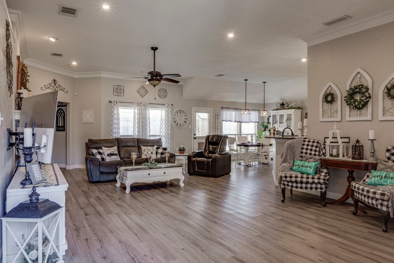 122 E Forestwood Drive