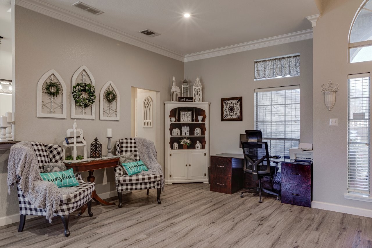 122 E Forestwood Drive
