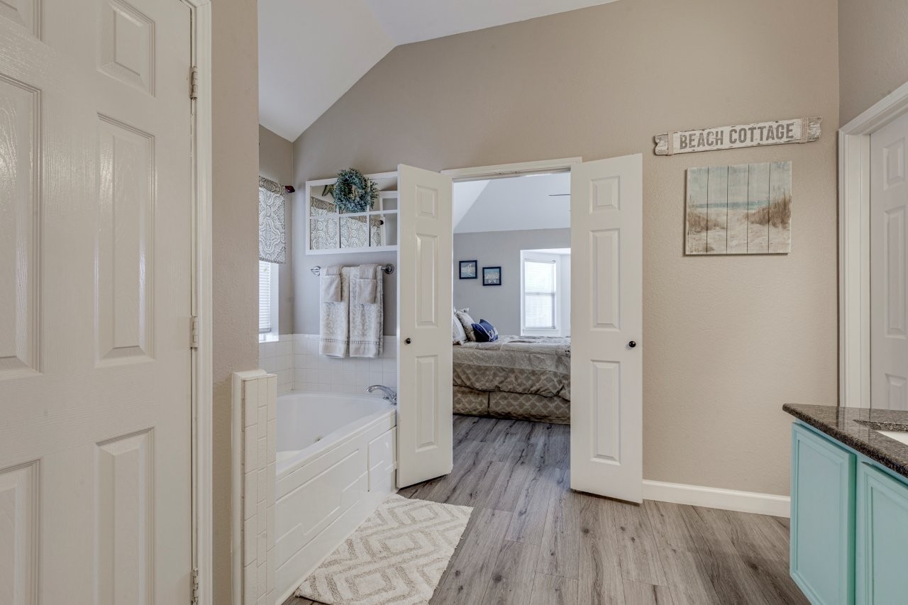 122 E Forestwood Drive