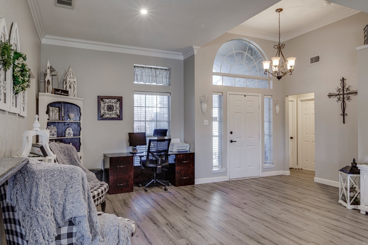 122 E Forestwood Drive