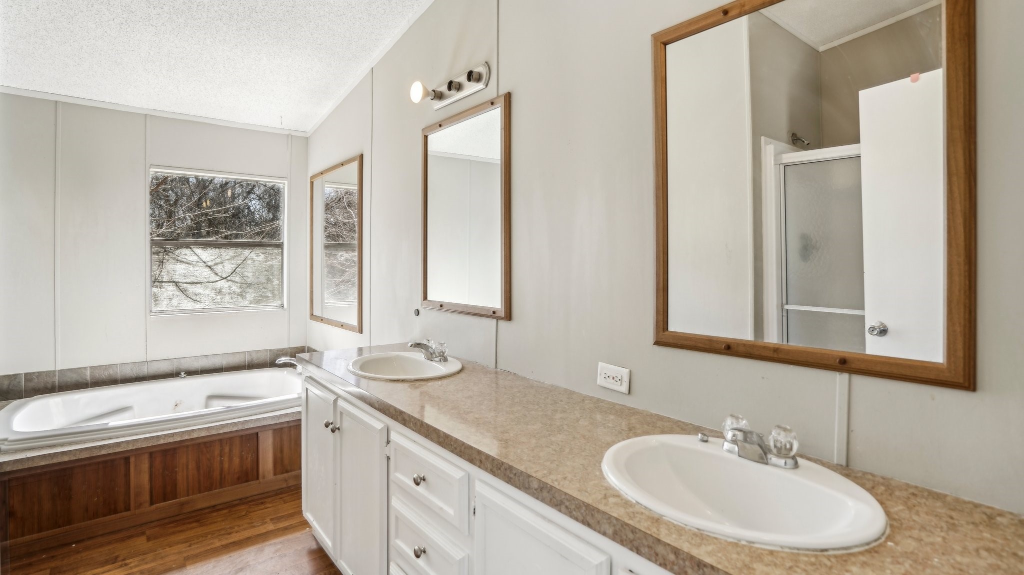 105 Billabong Court