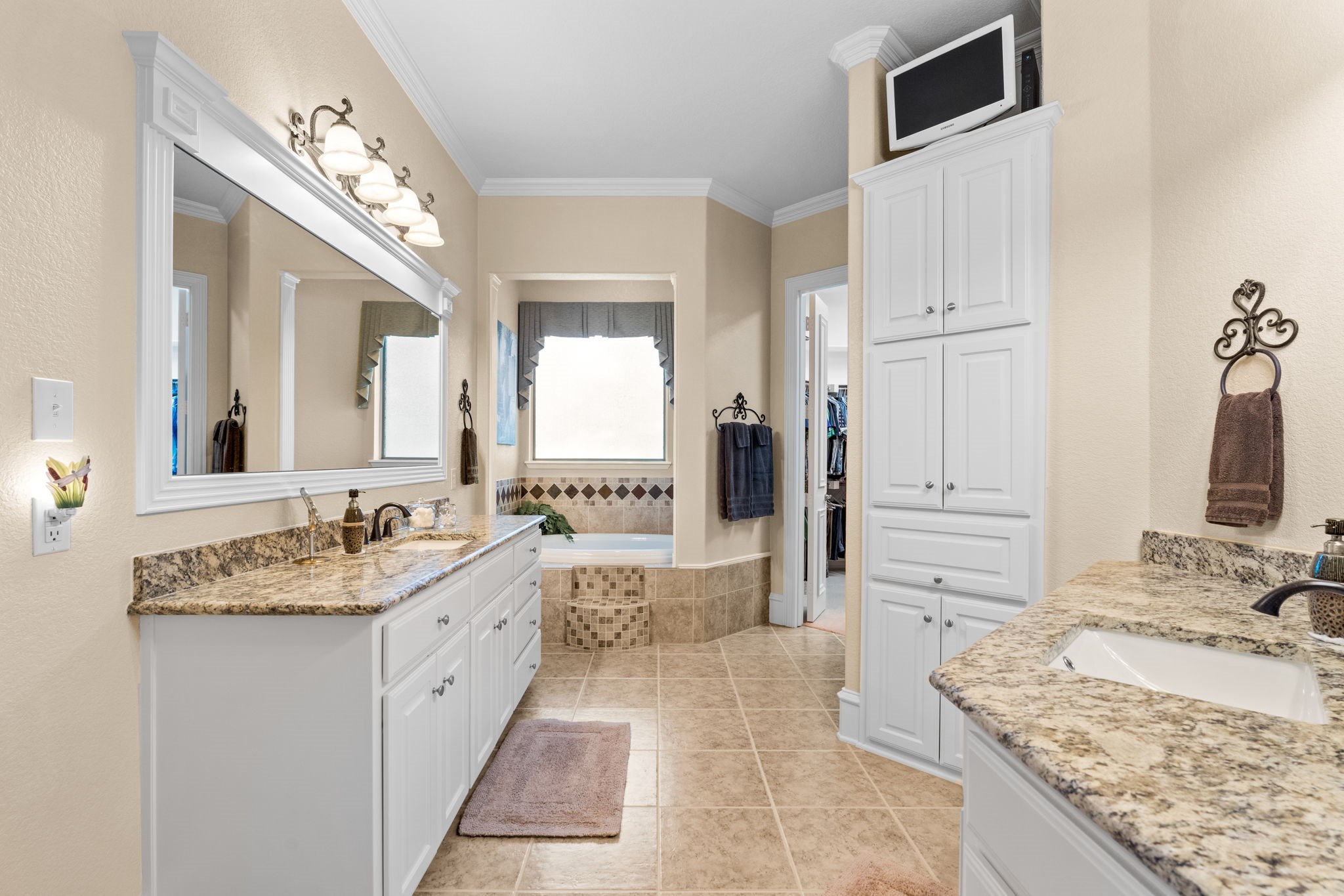 10072 Bluffview Circle