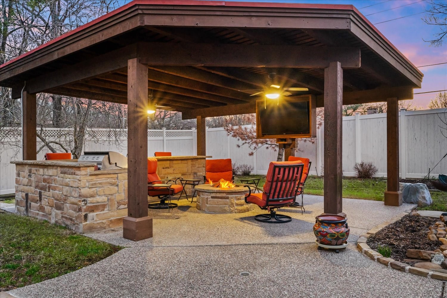 6404 Creekside Drive