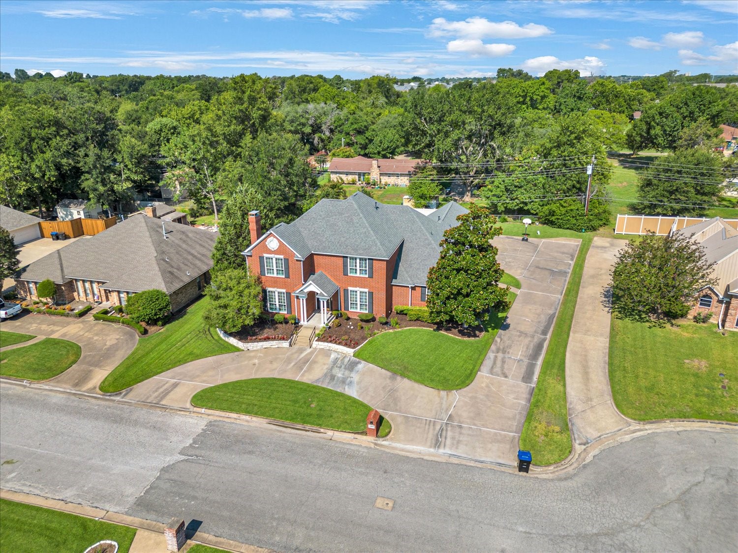 6404 Creekside Drive