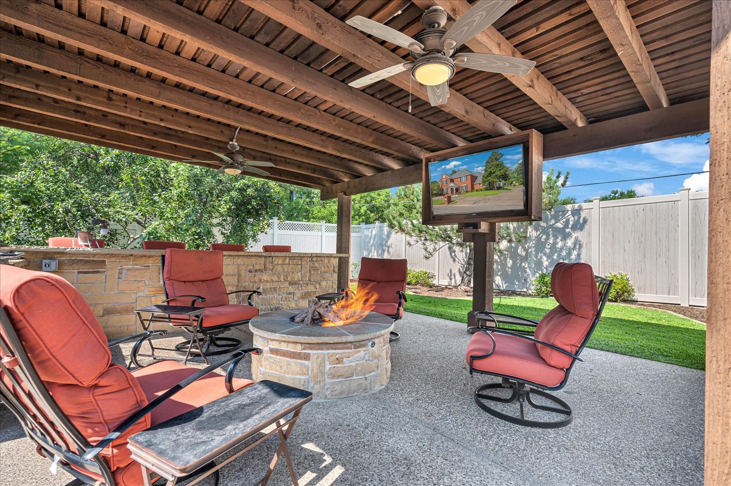 6404 Creekside Drive