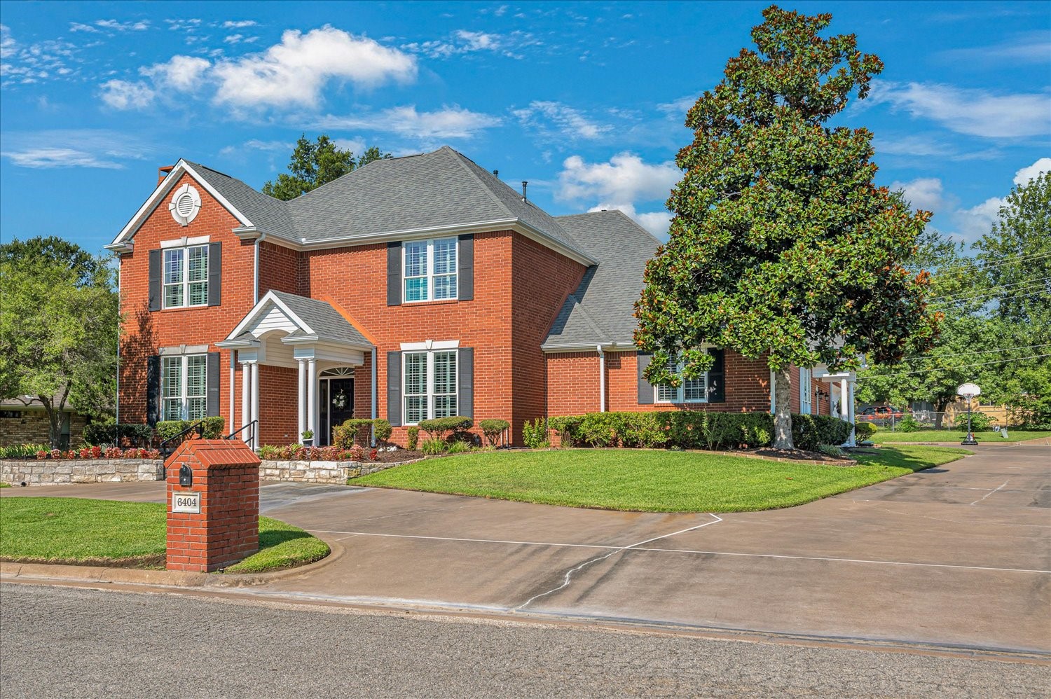 6404 Creekside Drive