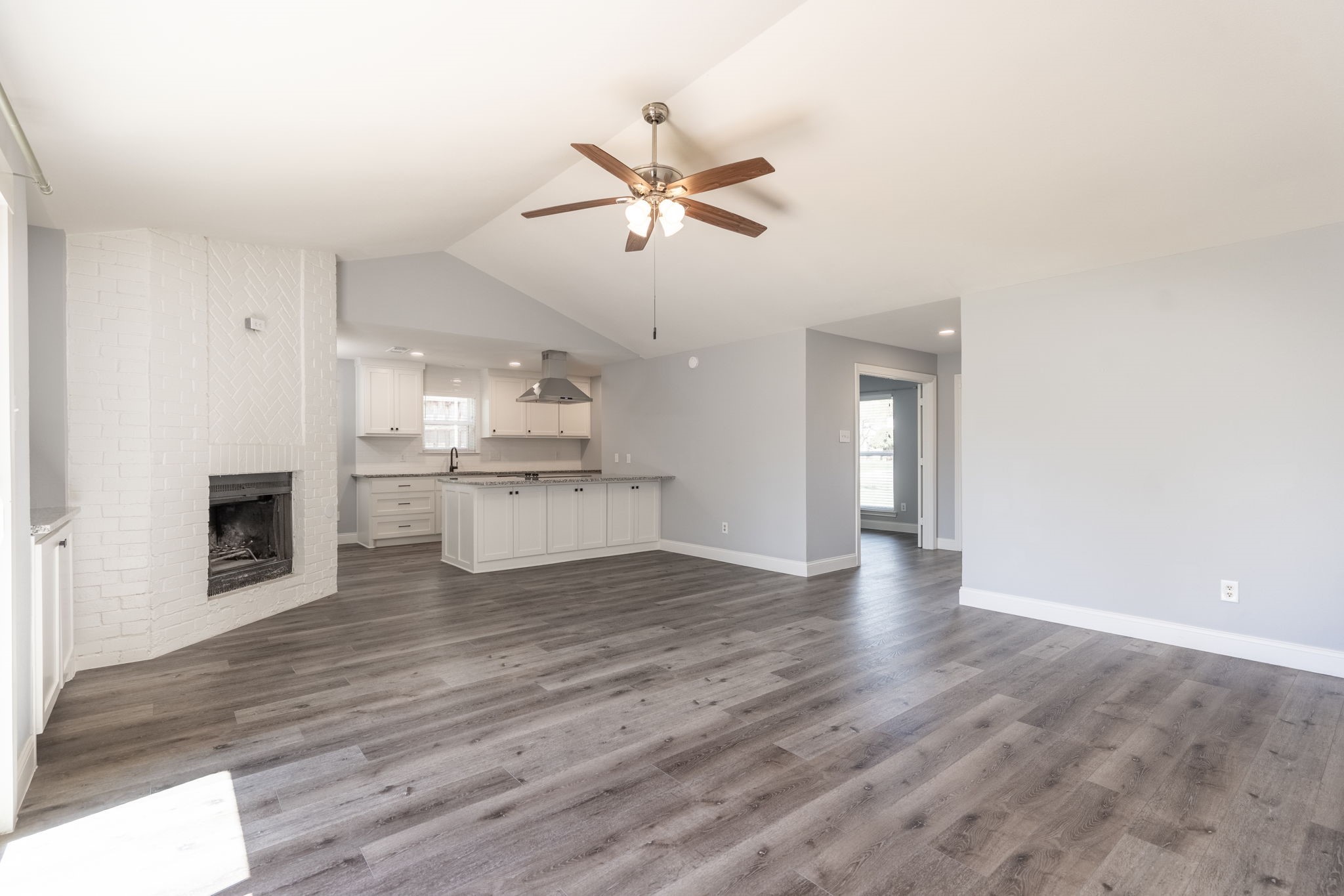 1518 Summertree Court