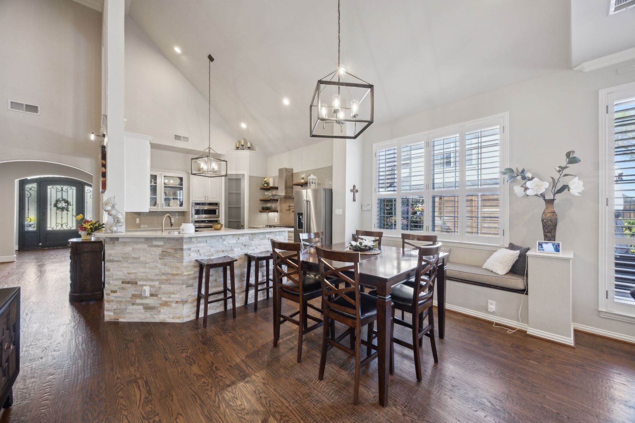 2937 Lago Vista Lane