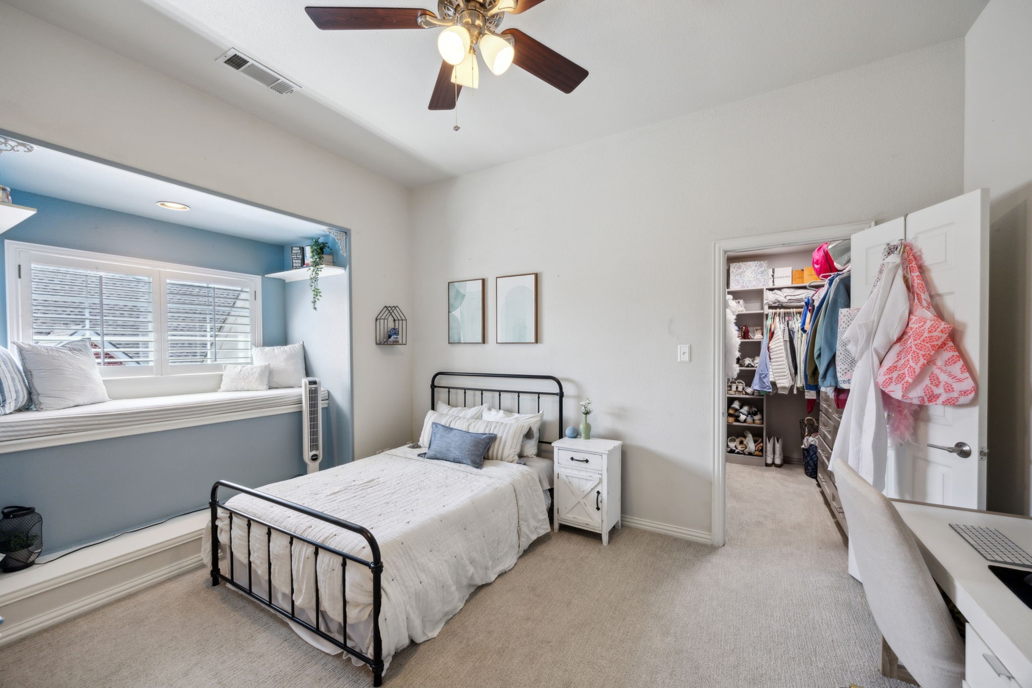 2937 Lago Vista Lane