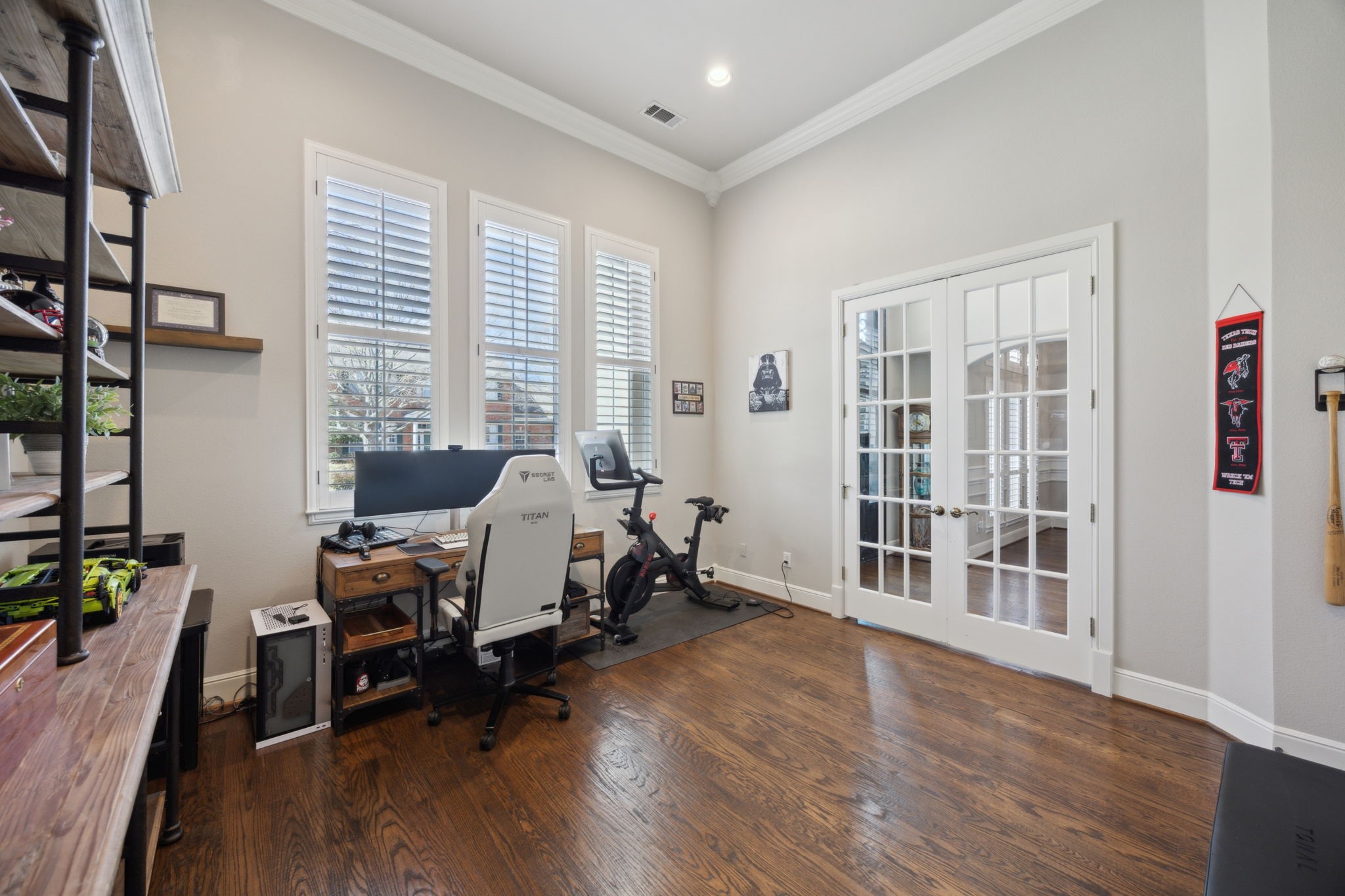 2937 Lago Vista Lane