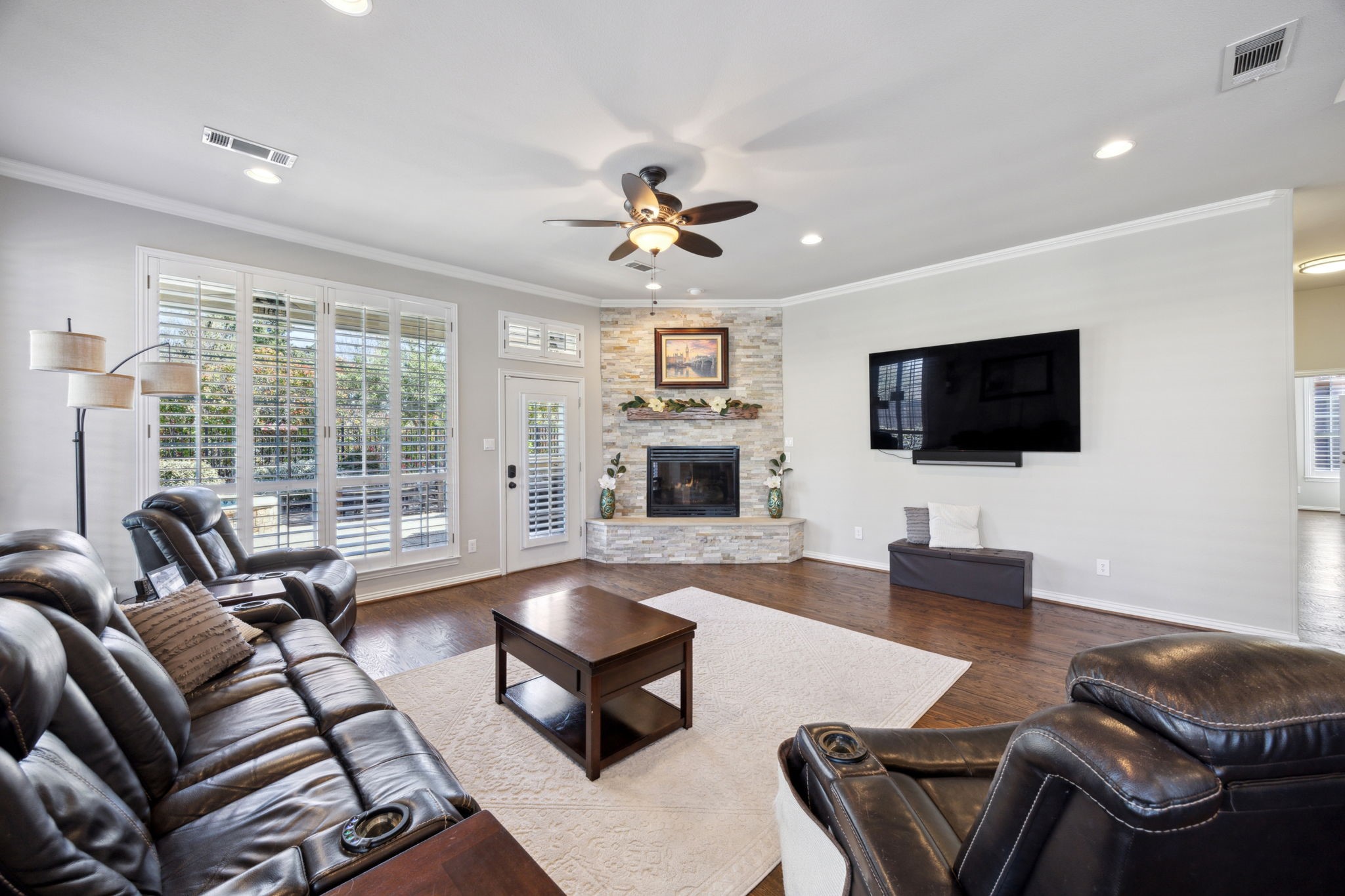 2937 Lago Vista Lane