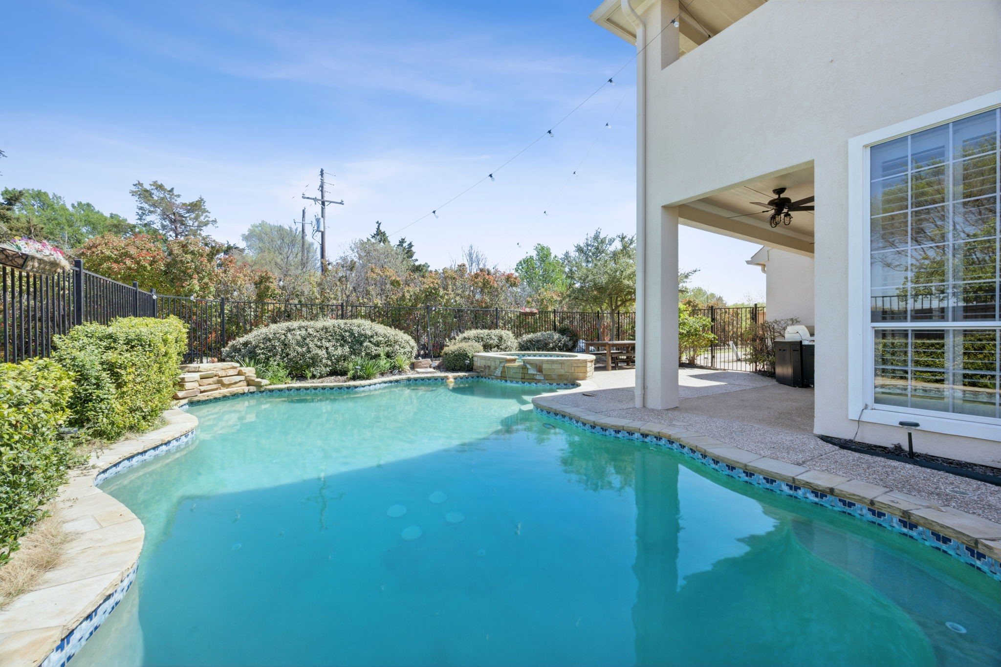 2937 Lago Vista Lane