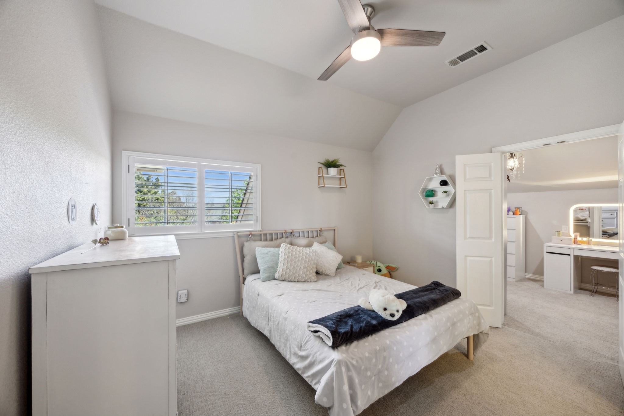 2937 Lago Vista Lane