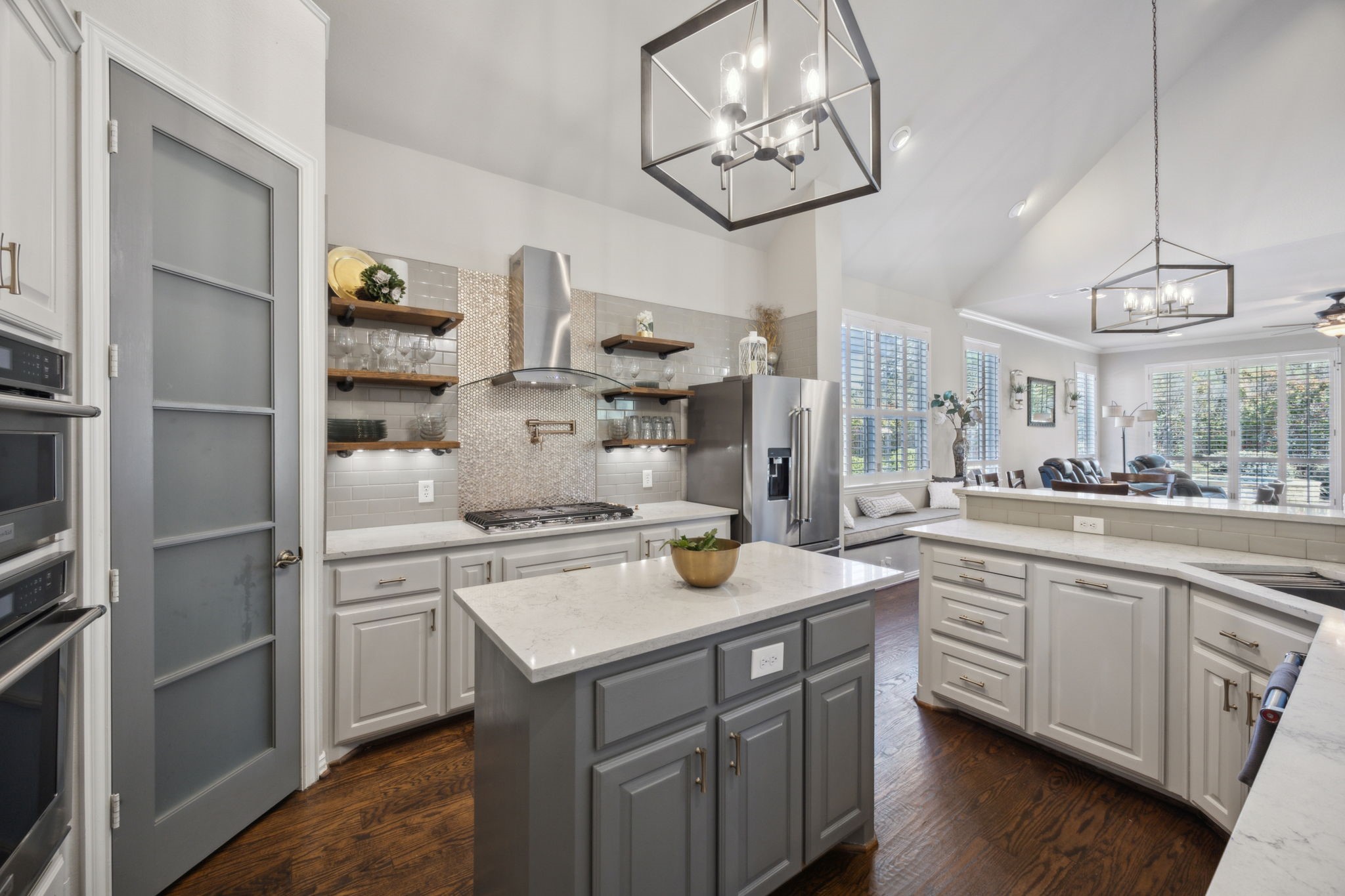 2937 Lago Vista Lane