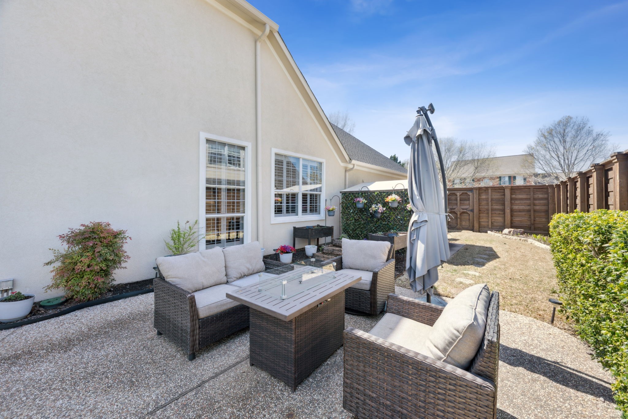 2937 Lago Vista Lane