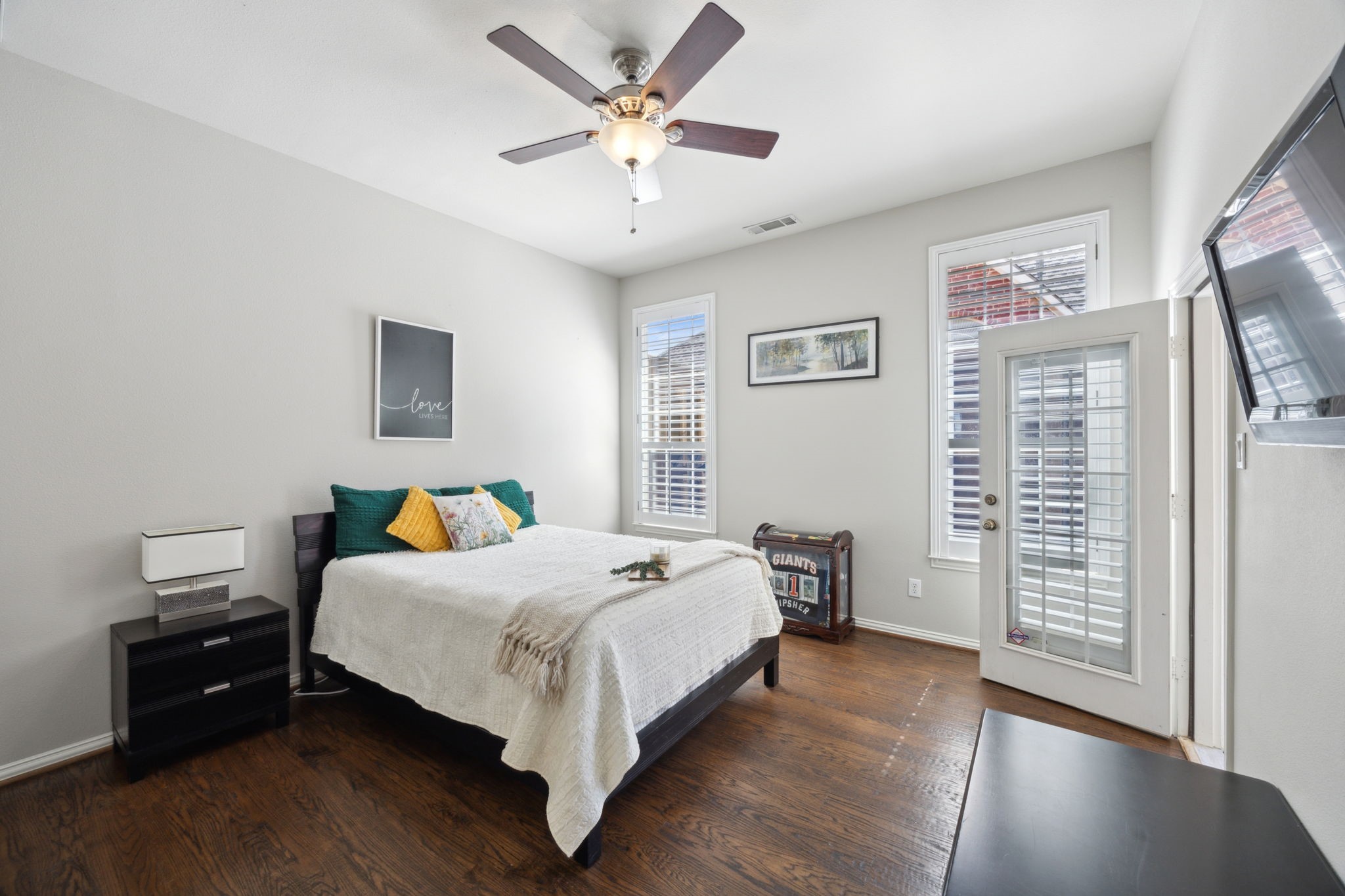 2937 Lago Vista Lane