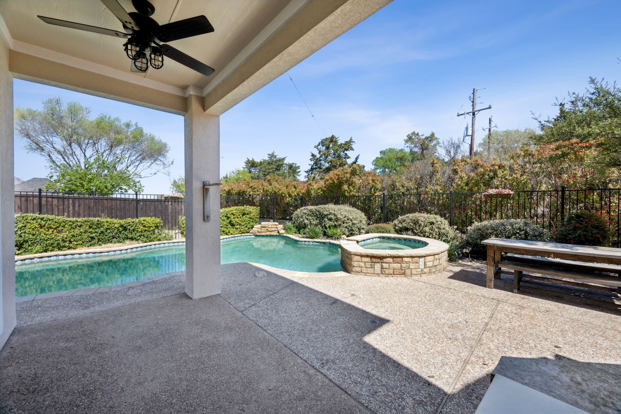 2937 Lago Vista Lane