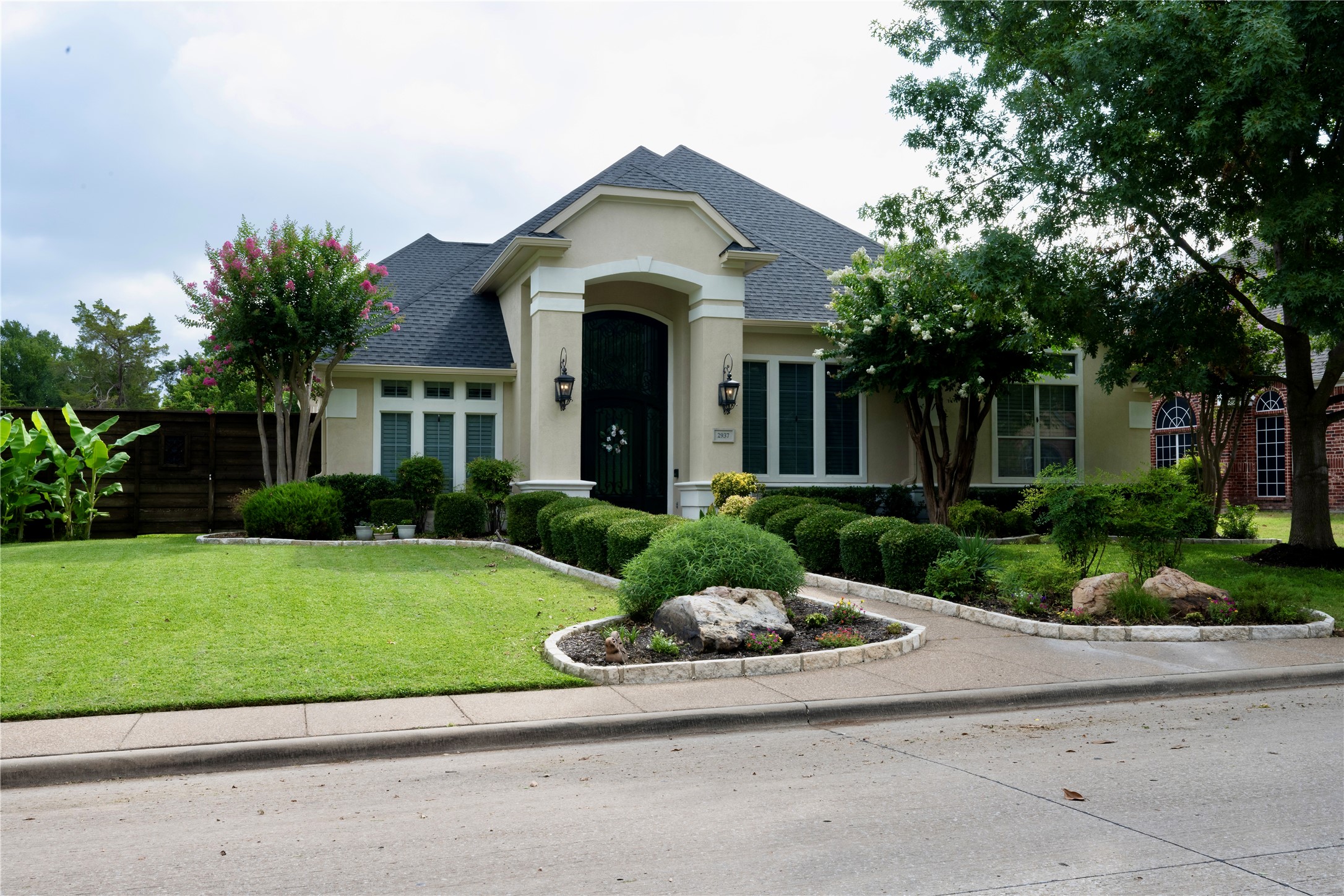 2937 Lago Vista Lane
