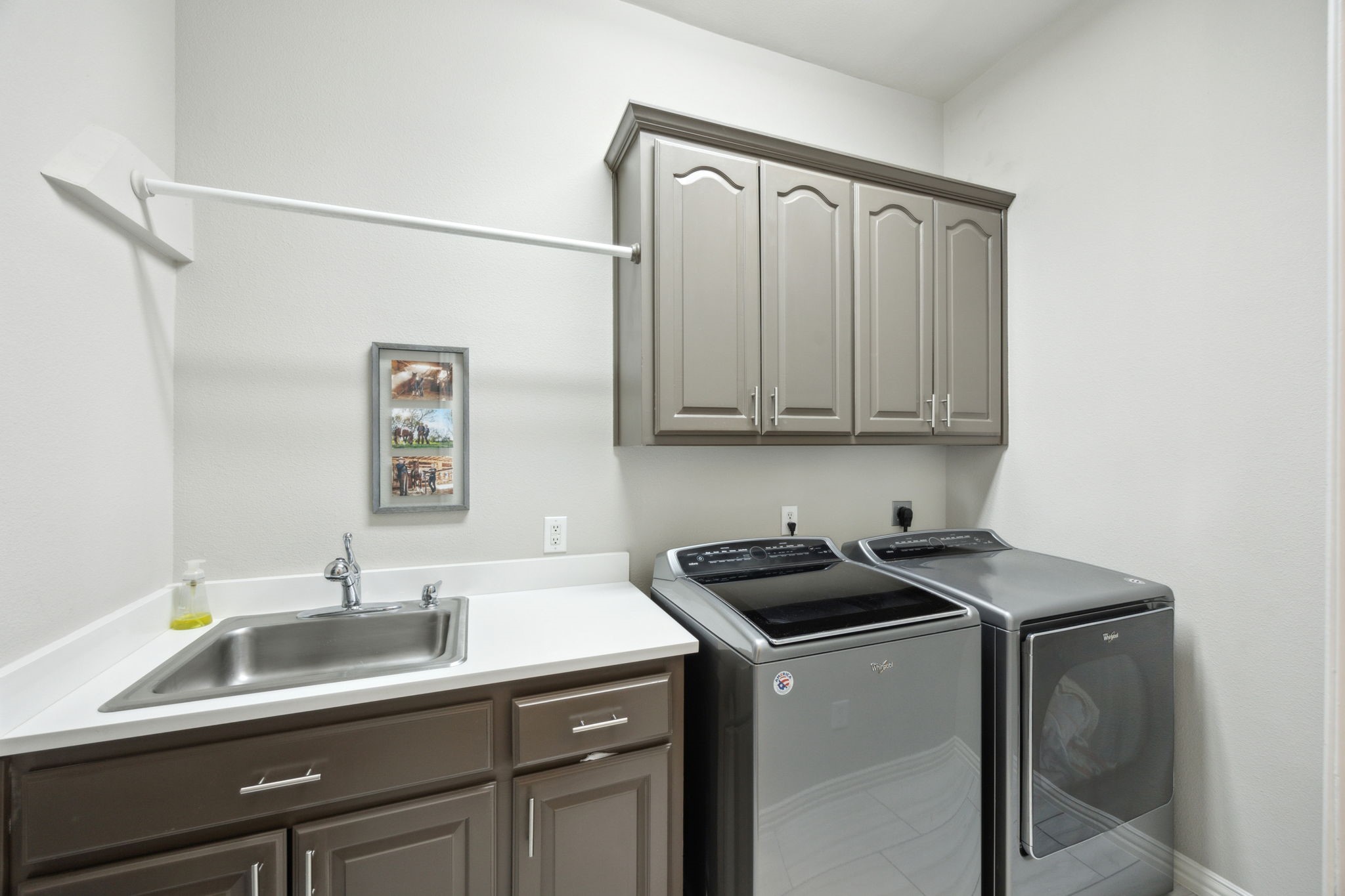 2937 Lago Vista Lane