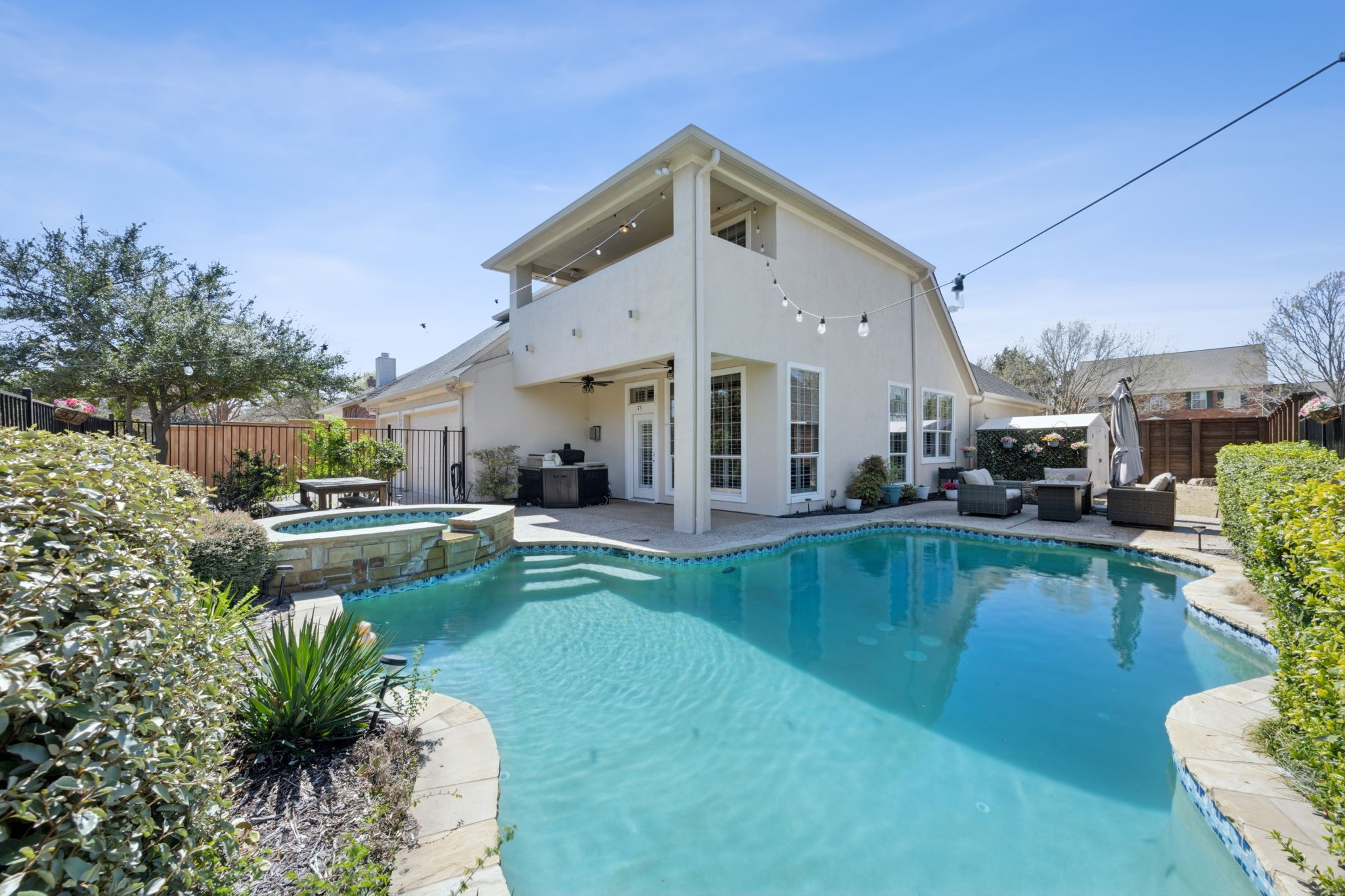 2937 Lago Vista Lane