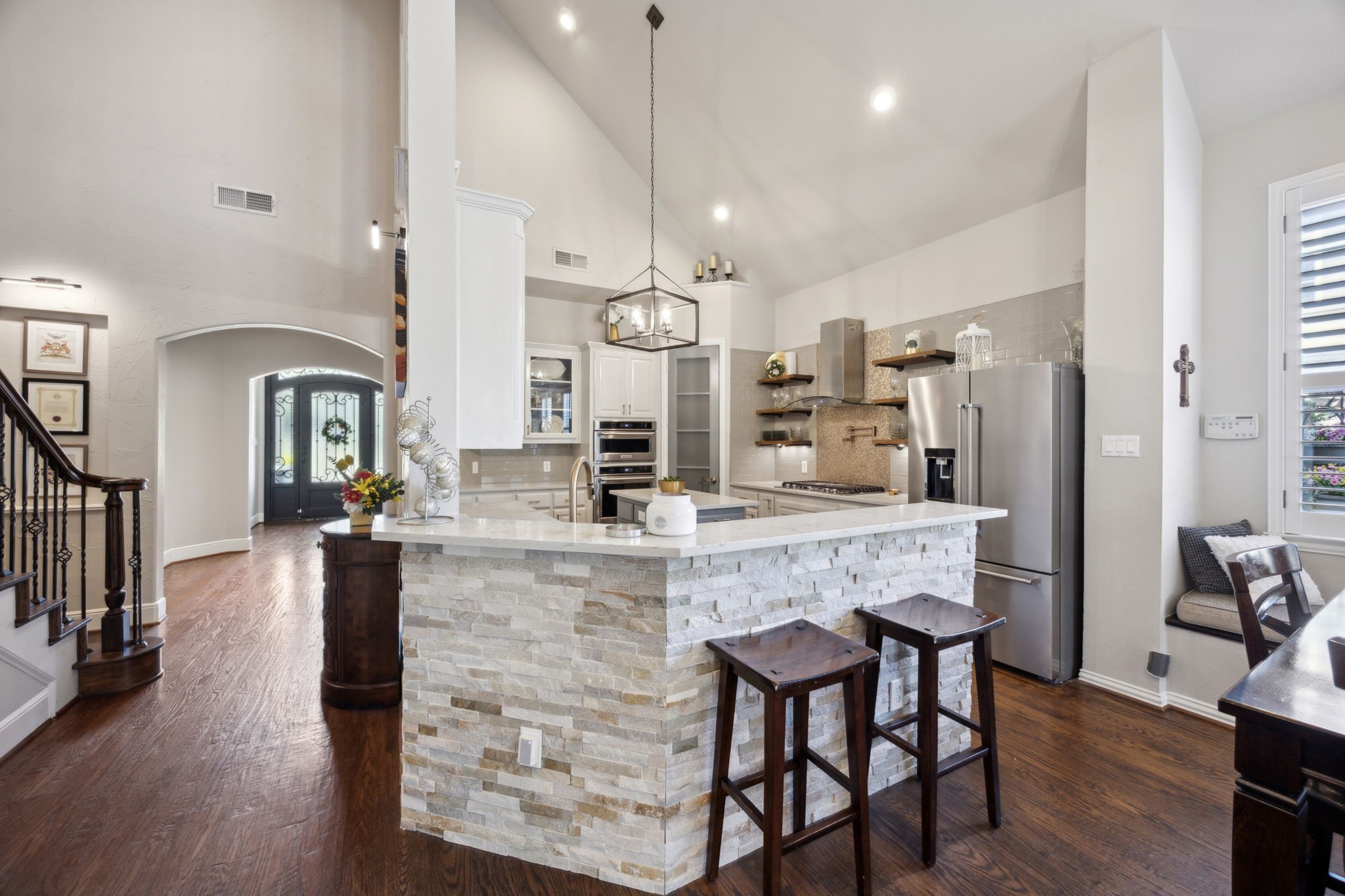 2937 Lago Vista Lane