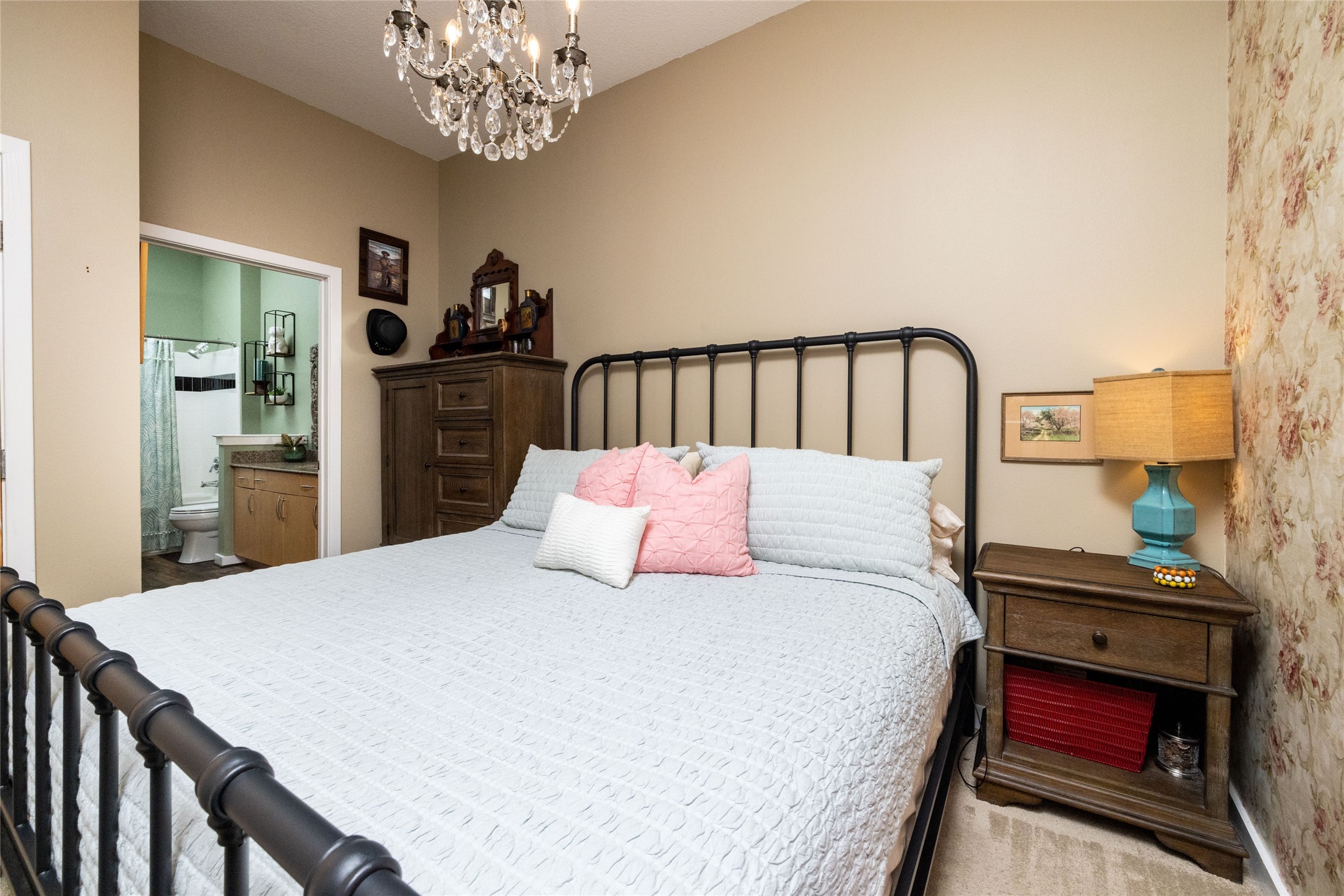 201 W Lancaster Avenue 221