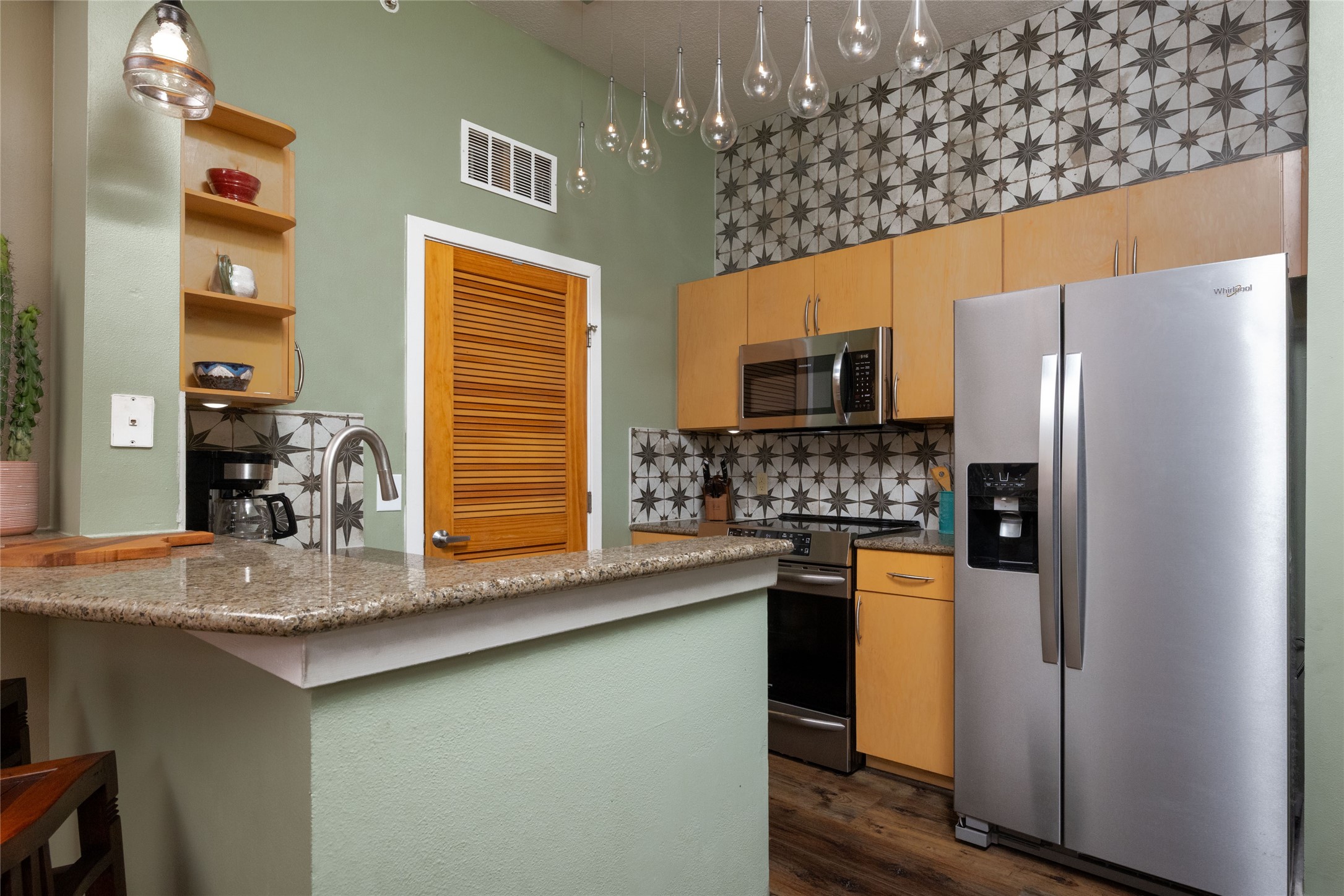 201 W Lancaster Avenue 221