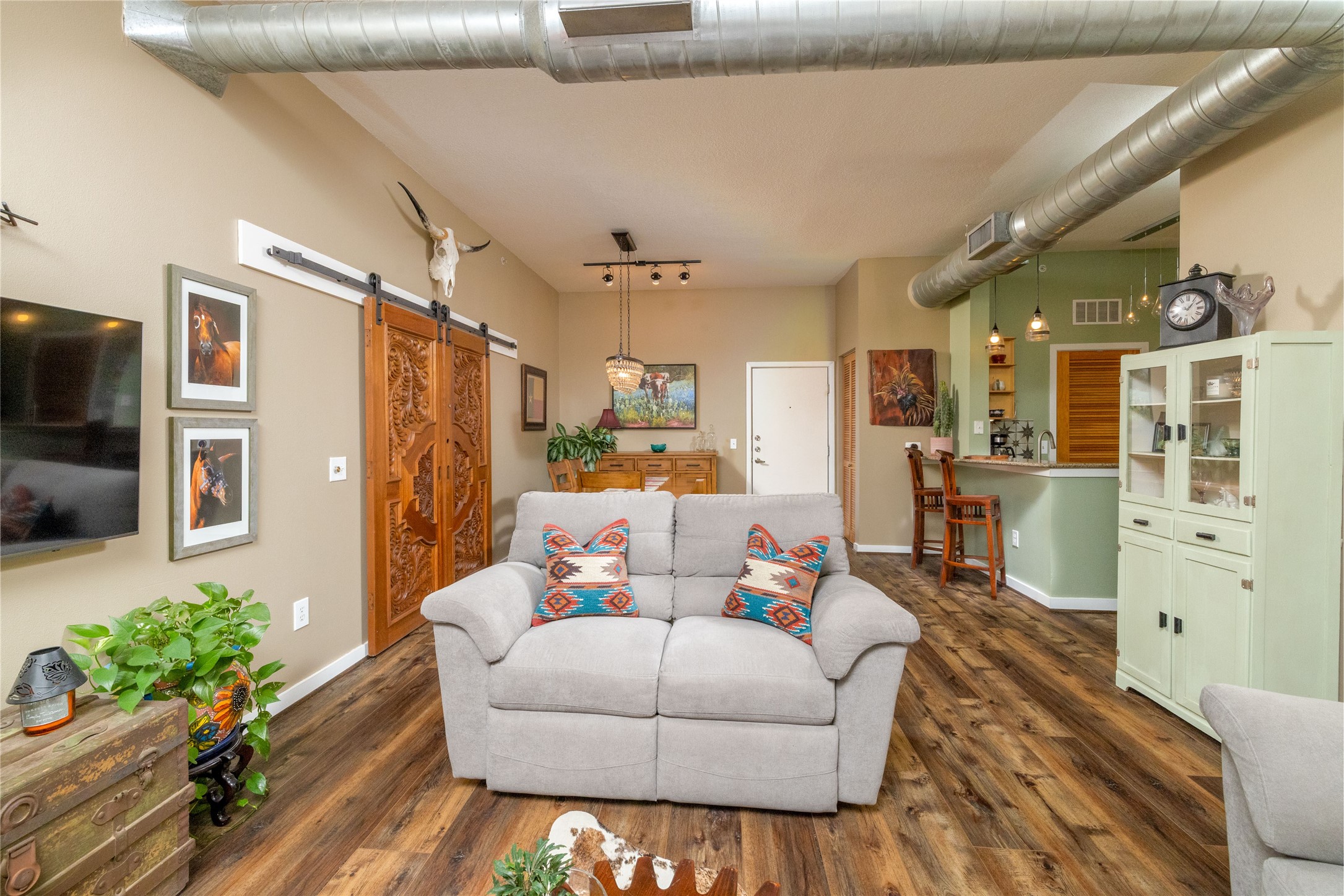 201 W Lancaster Avenue 221