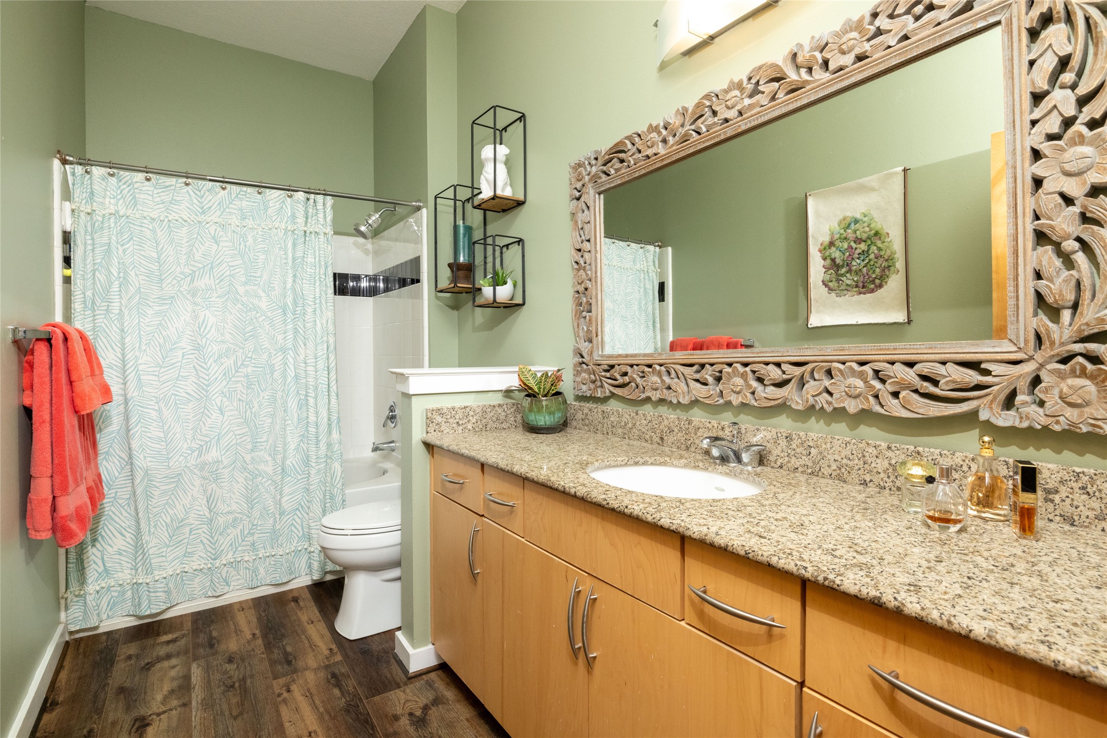 201 W Lancaster Avenue 221