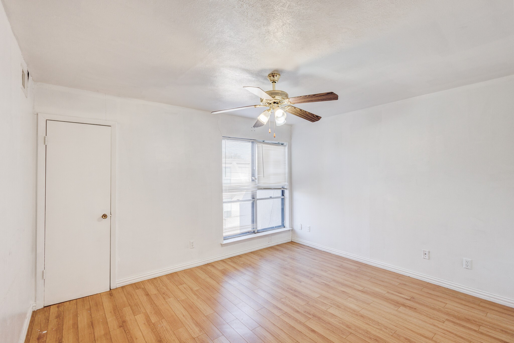 3045 Park Lane 1049