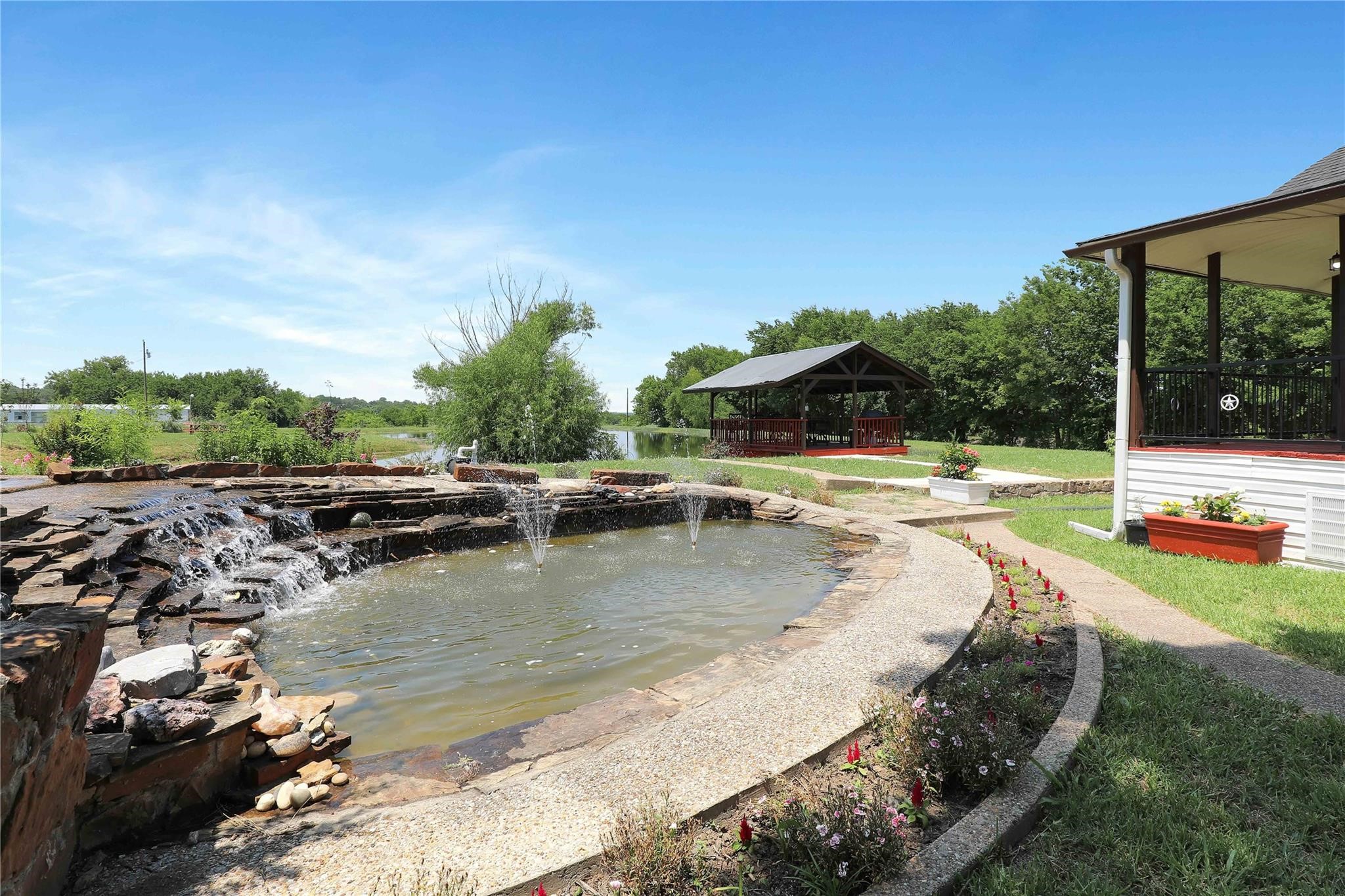 875 Private Road 3784