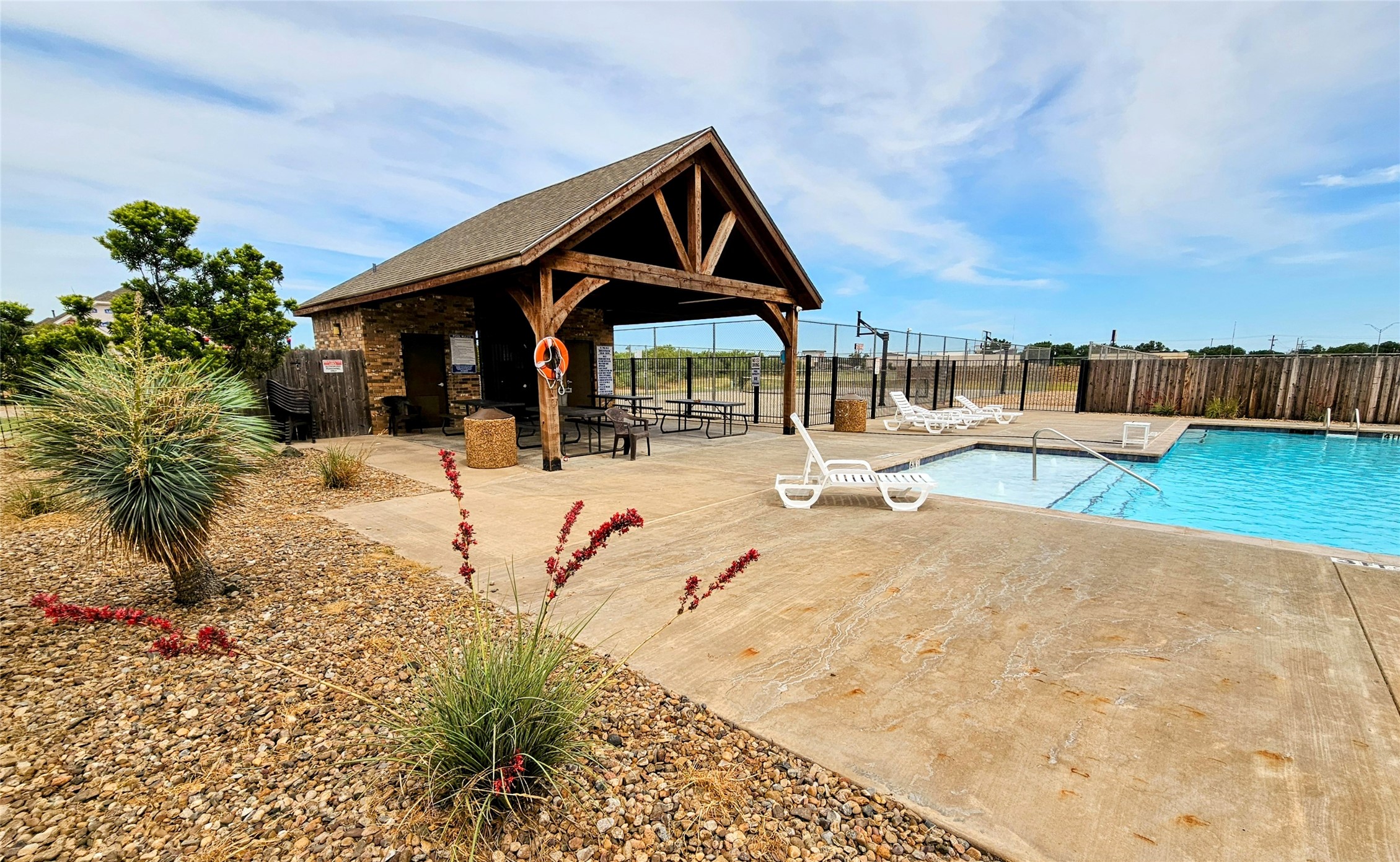 4805 Saddleback Lane