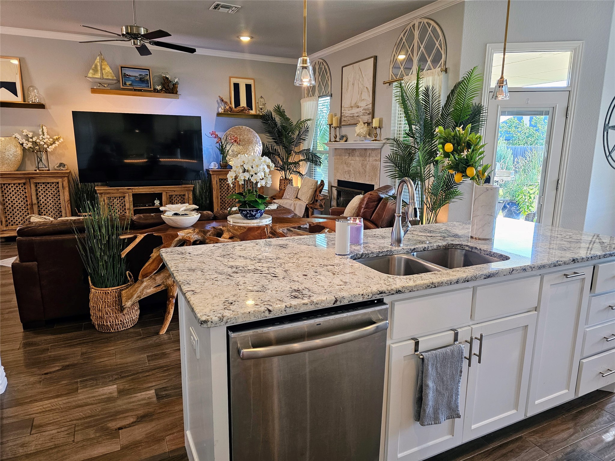 4805 Saddleback Lane