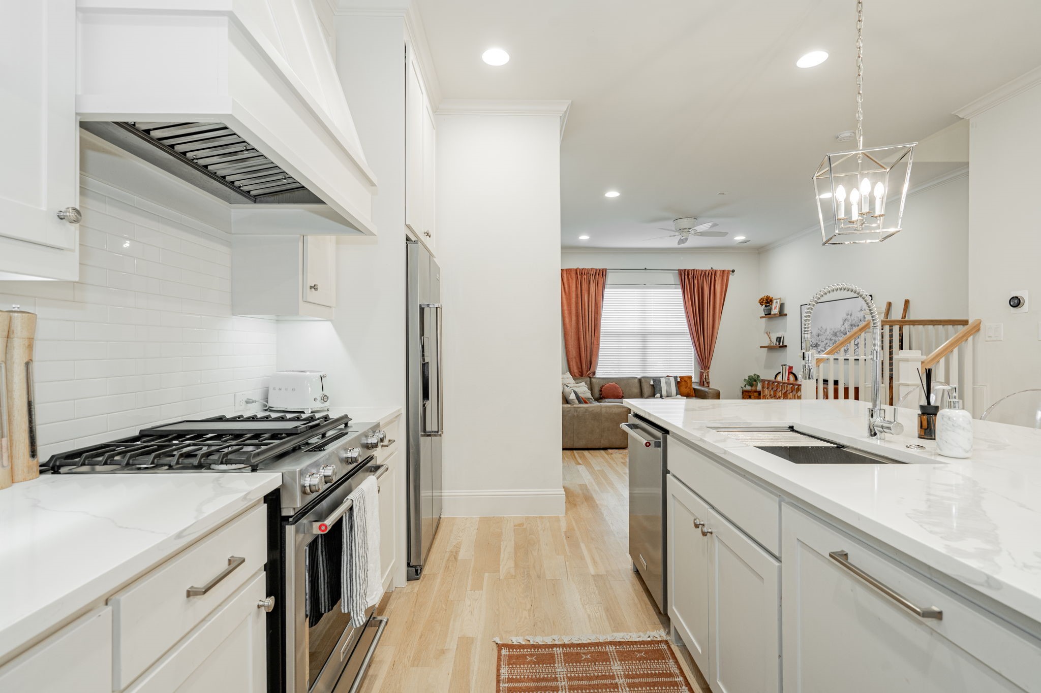 734 W 7th Street