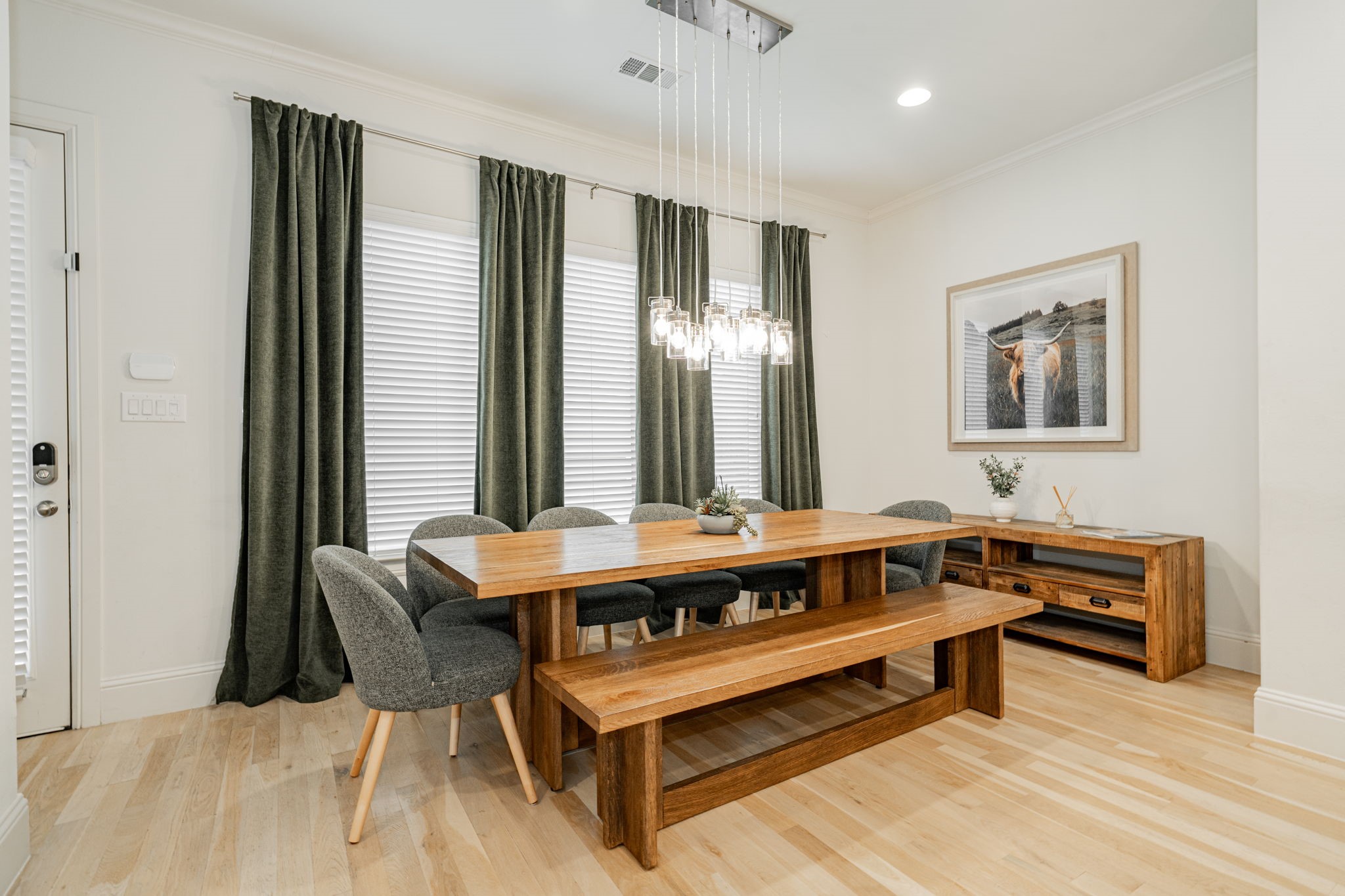 734 W 7th Street