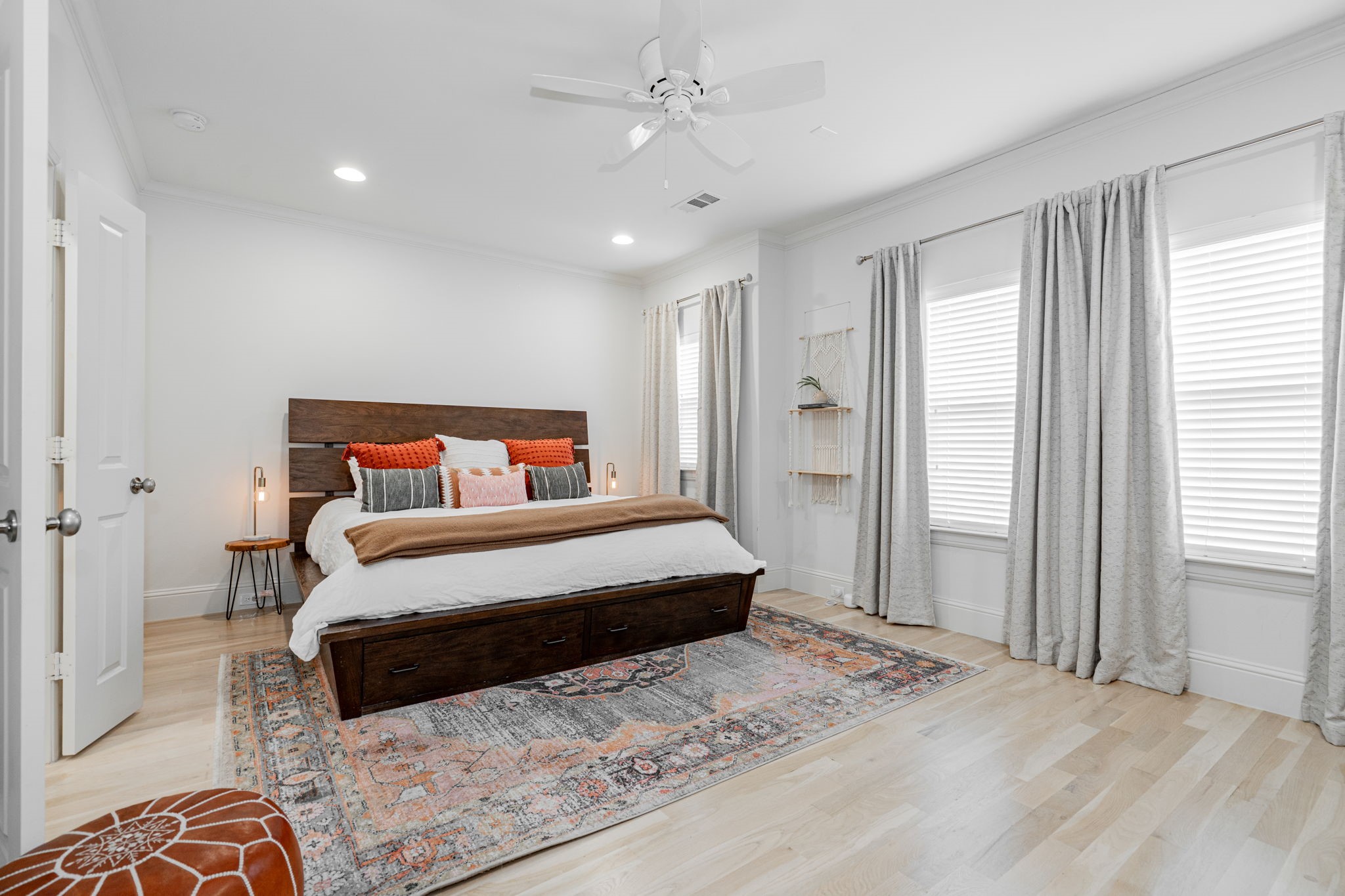 734 W 7th Street