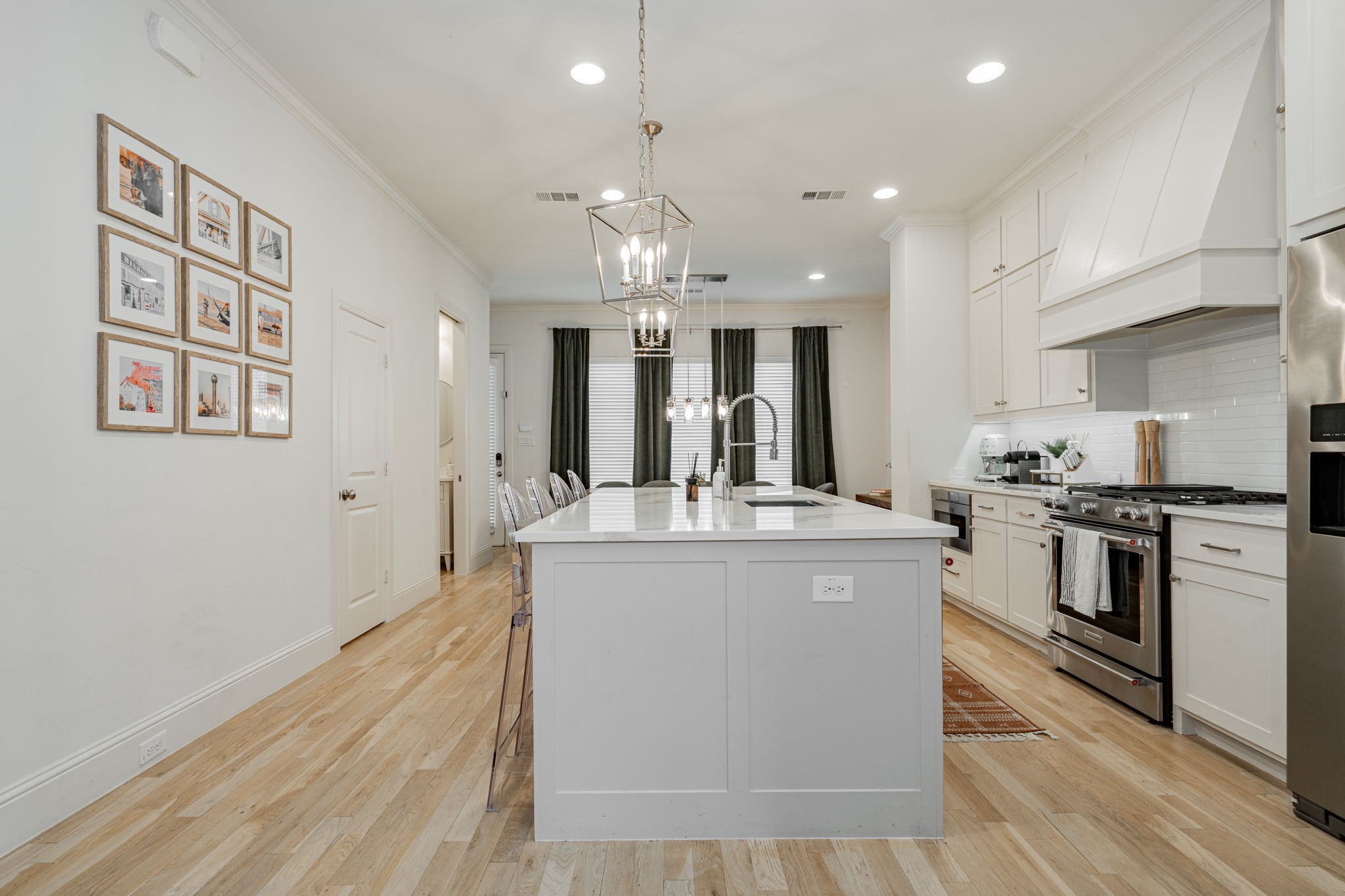 734 W 7th Street