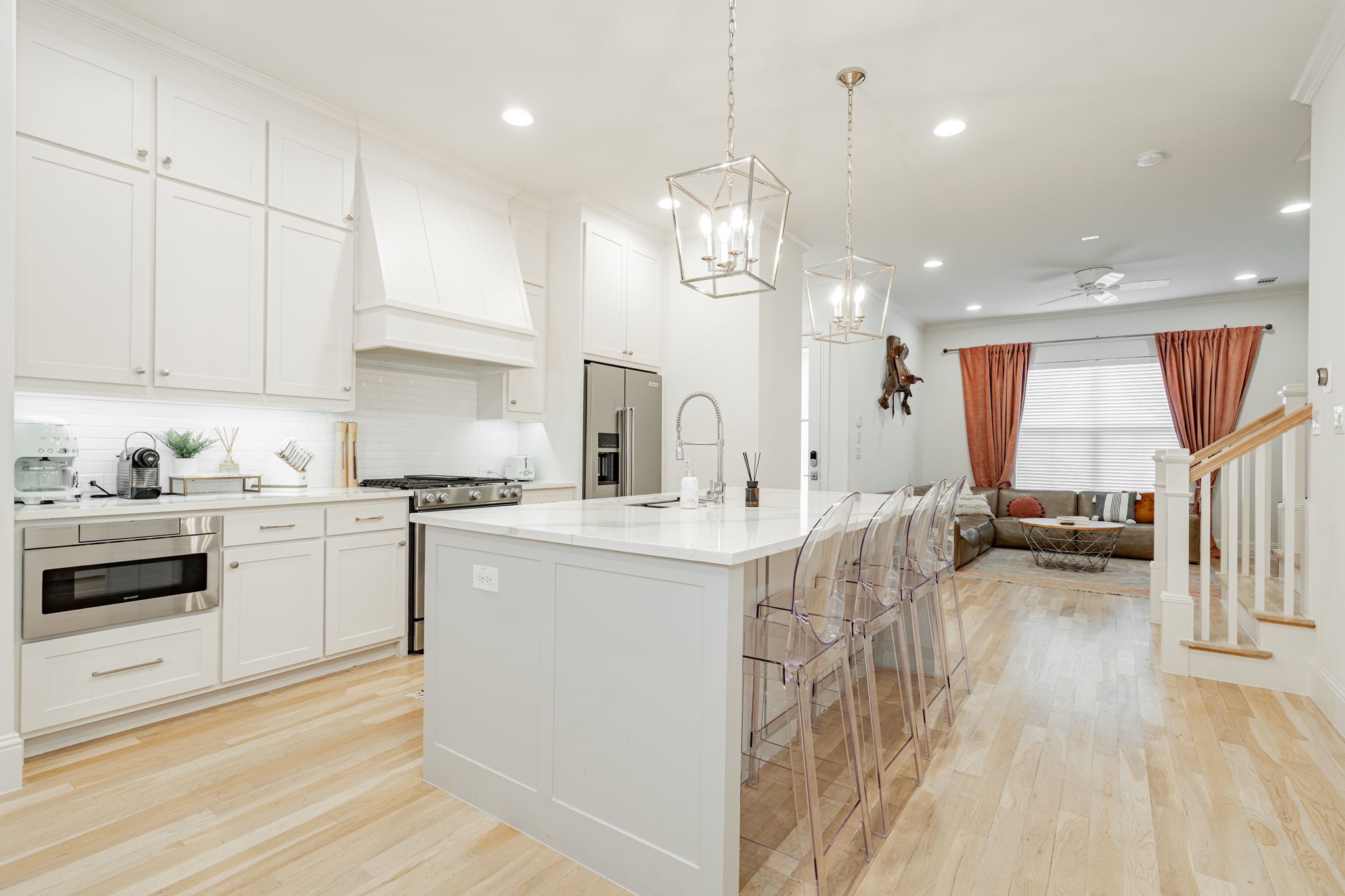 734 W 7th Street