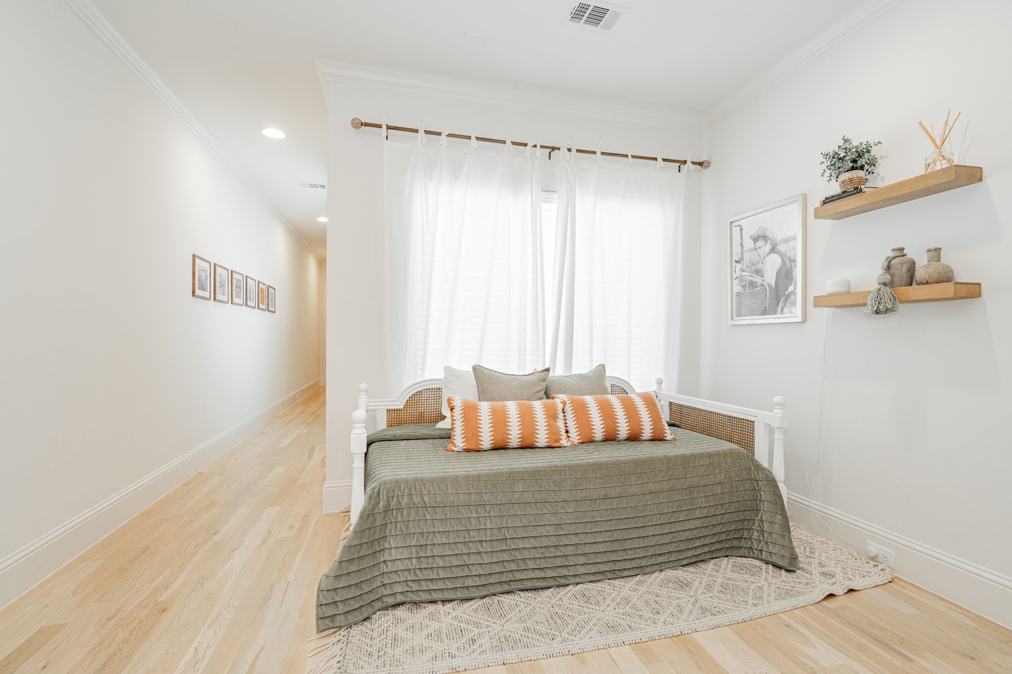 734 W 7th Street