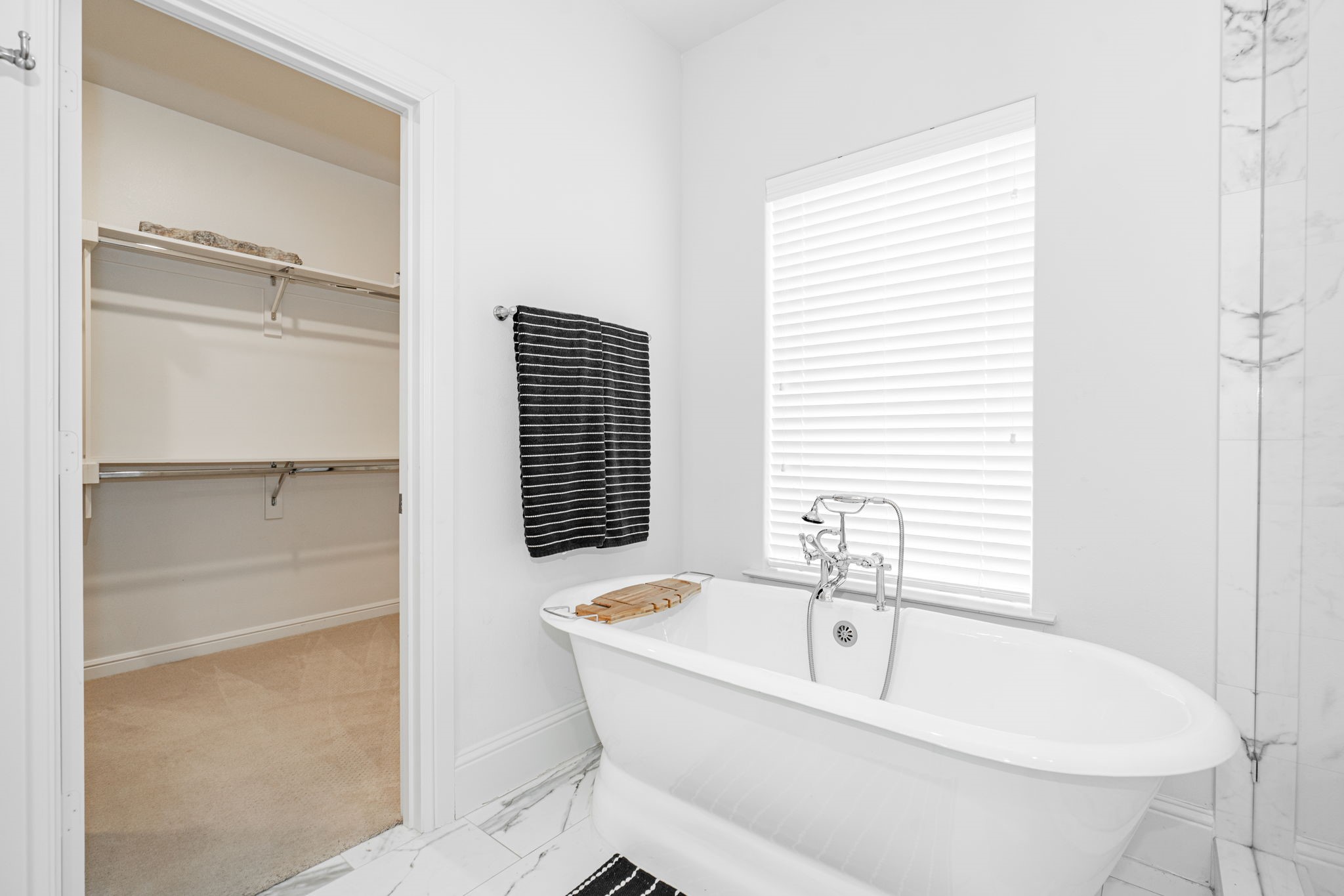 734 W 7th Street