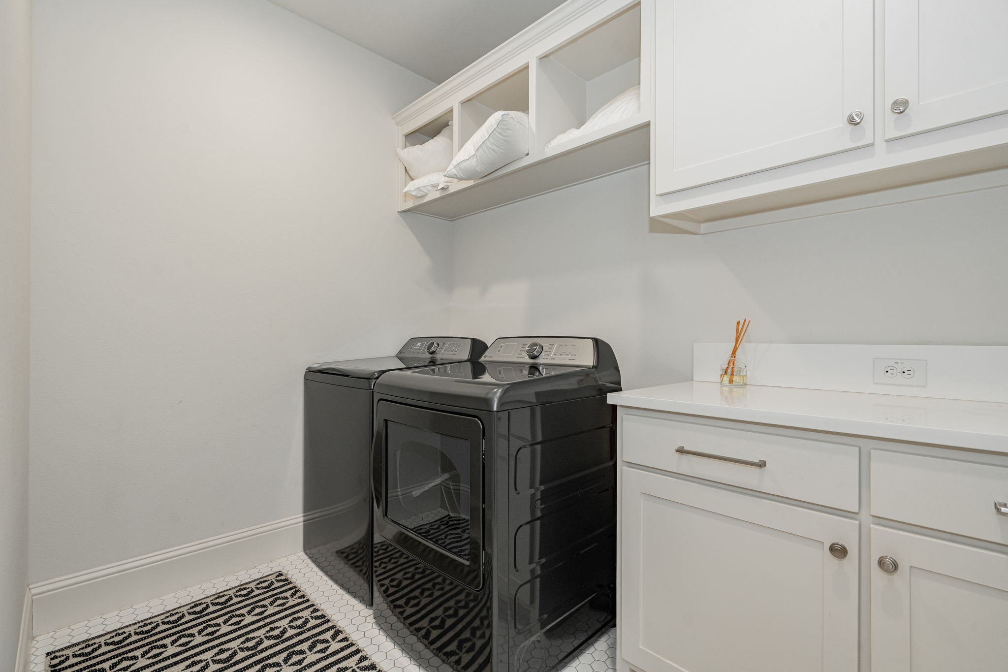 734 W 7th Street