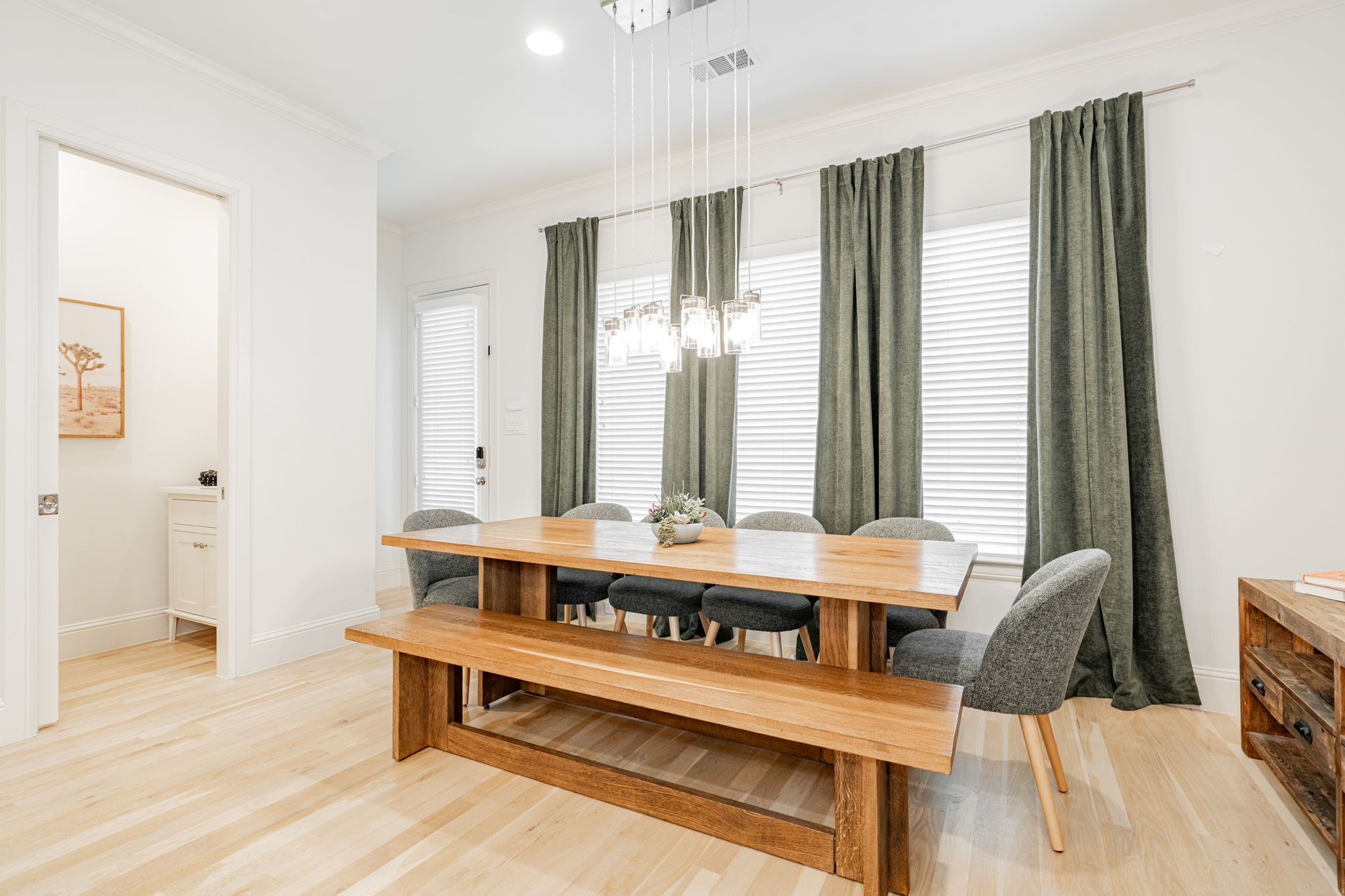 734 W 7th Street