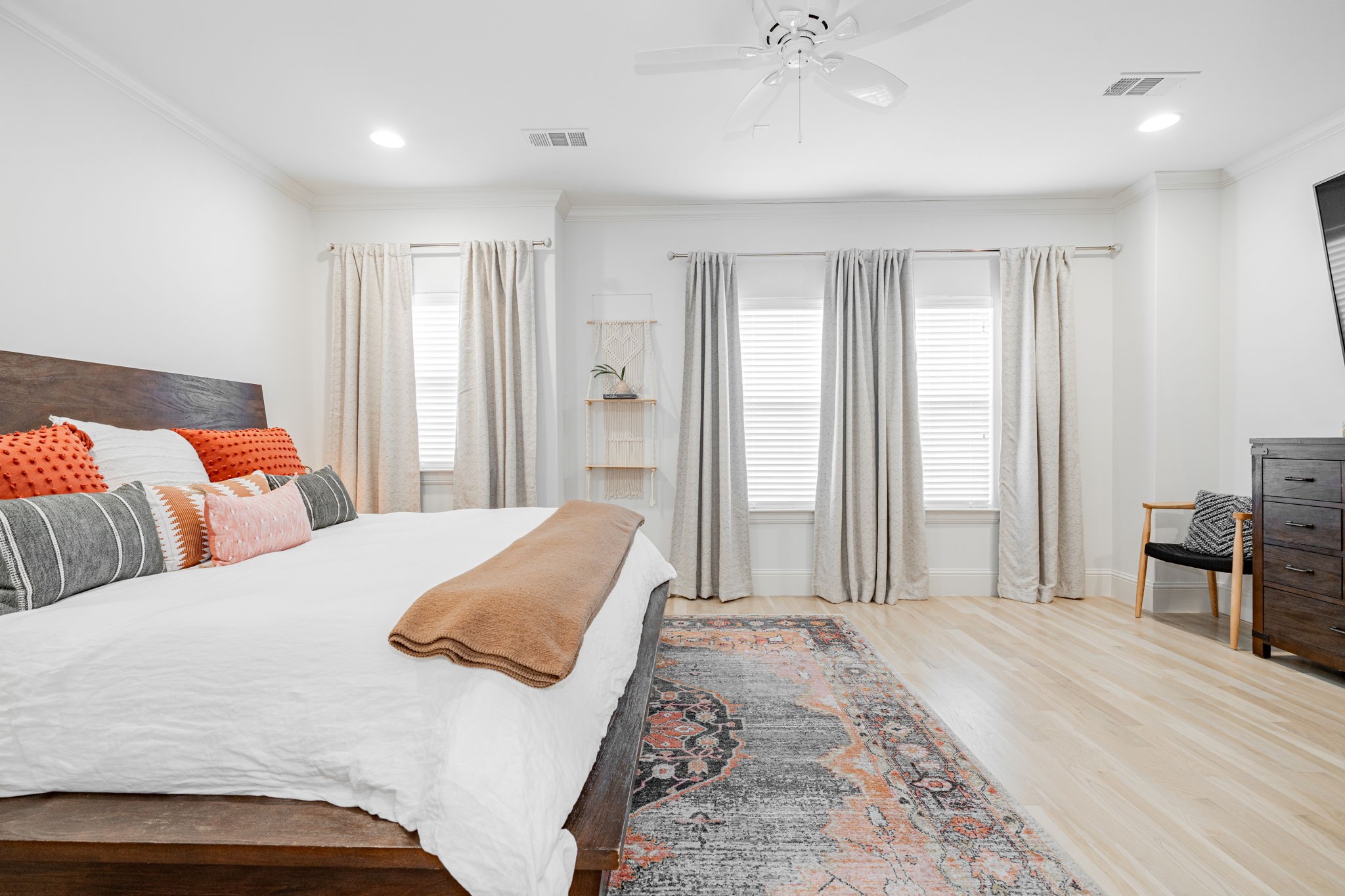 734 W 7th Street