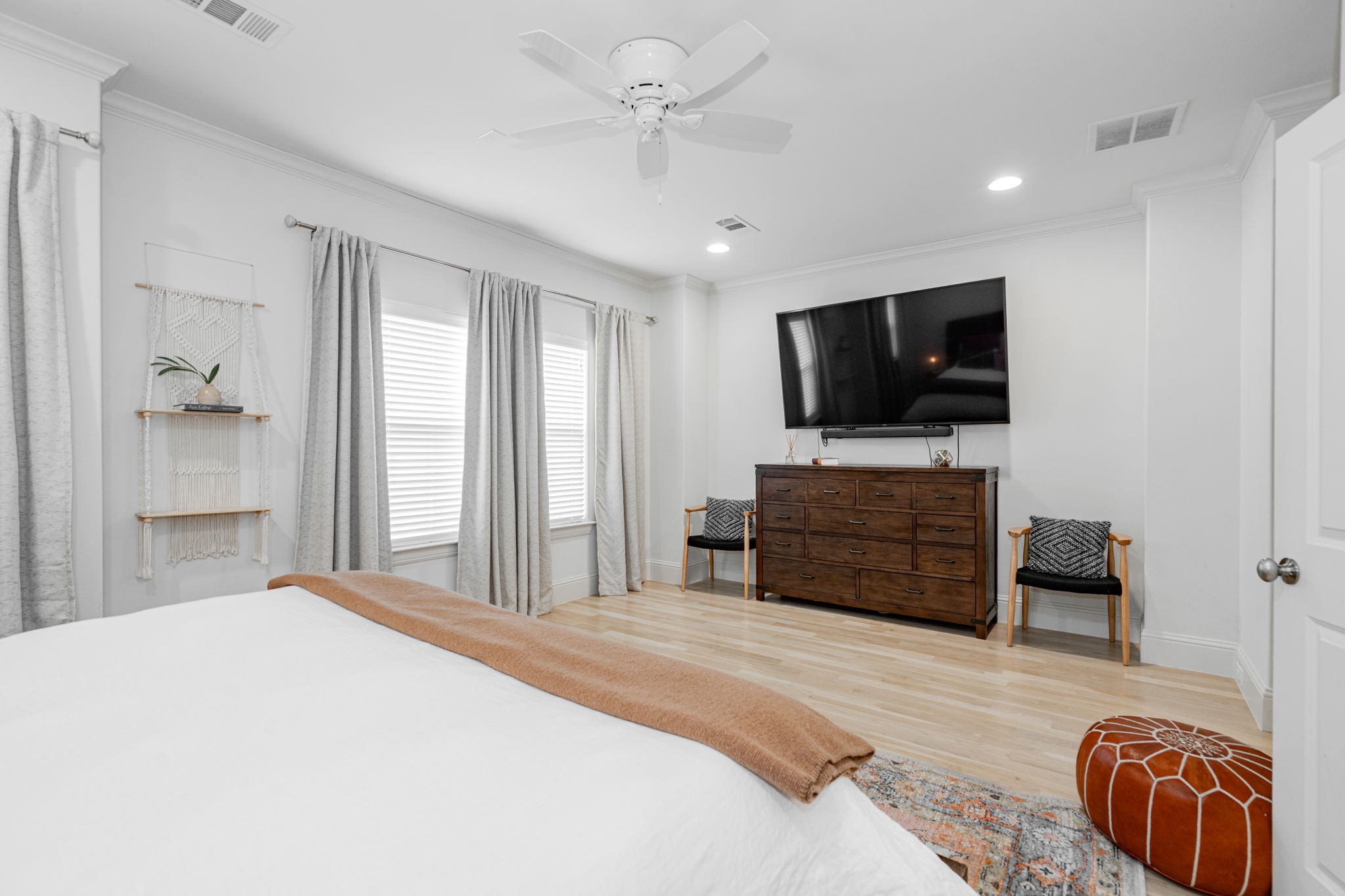 734 W 7th Street