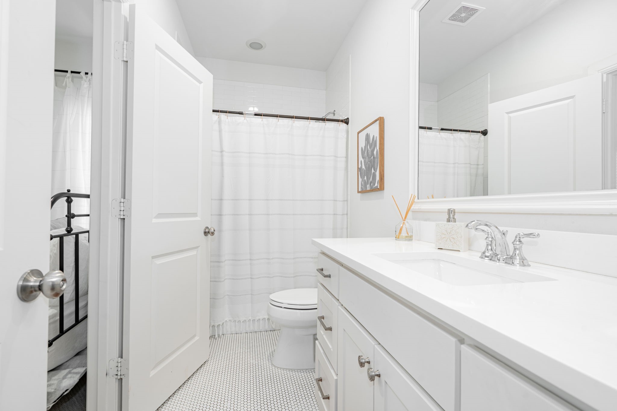 734 W 7th Street