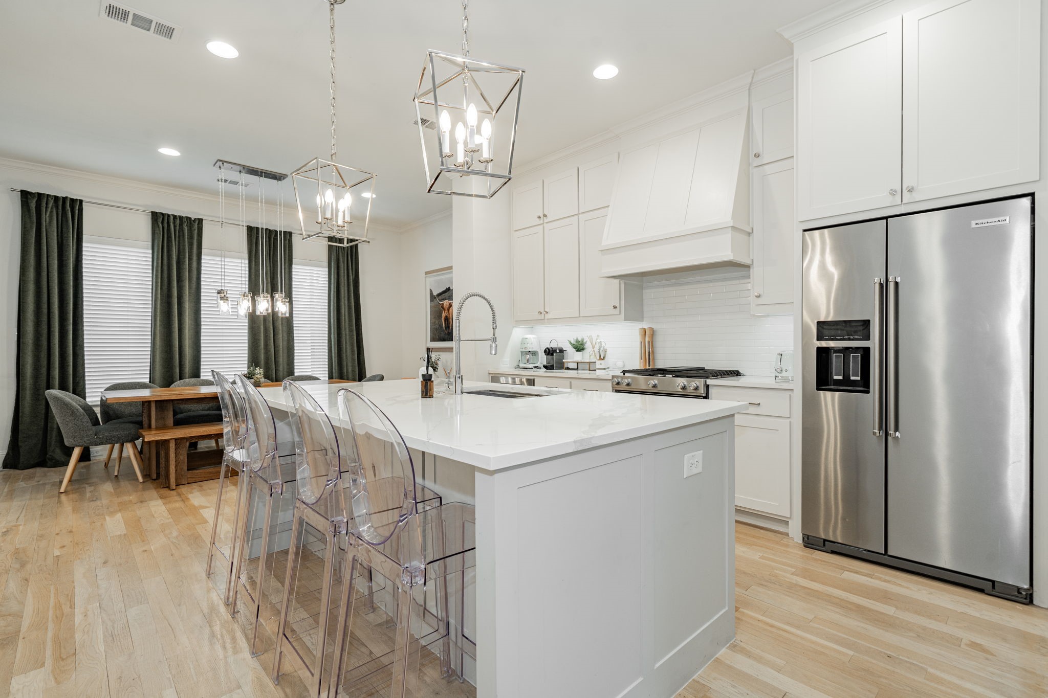 734 W 7th Street