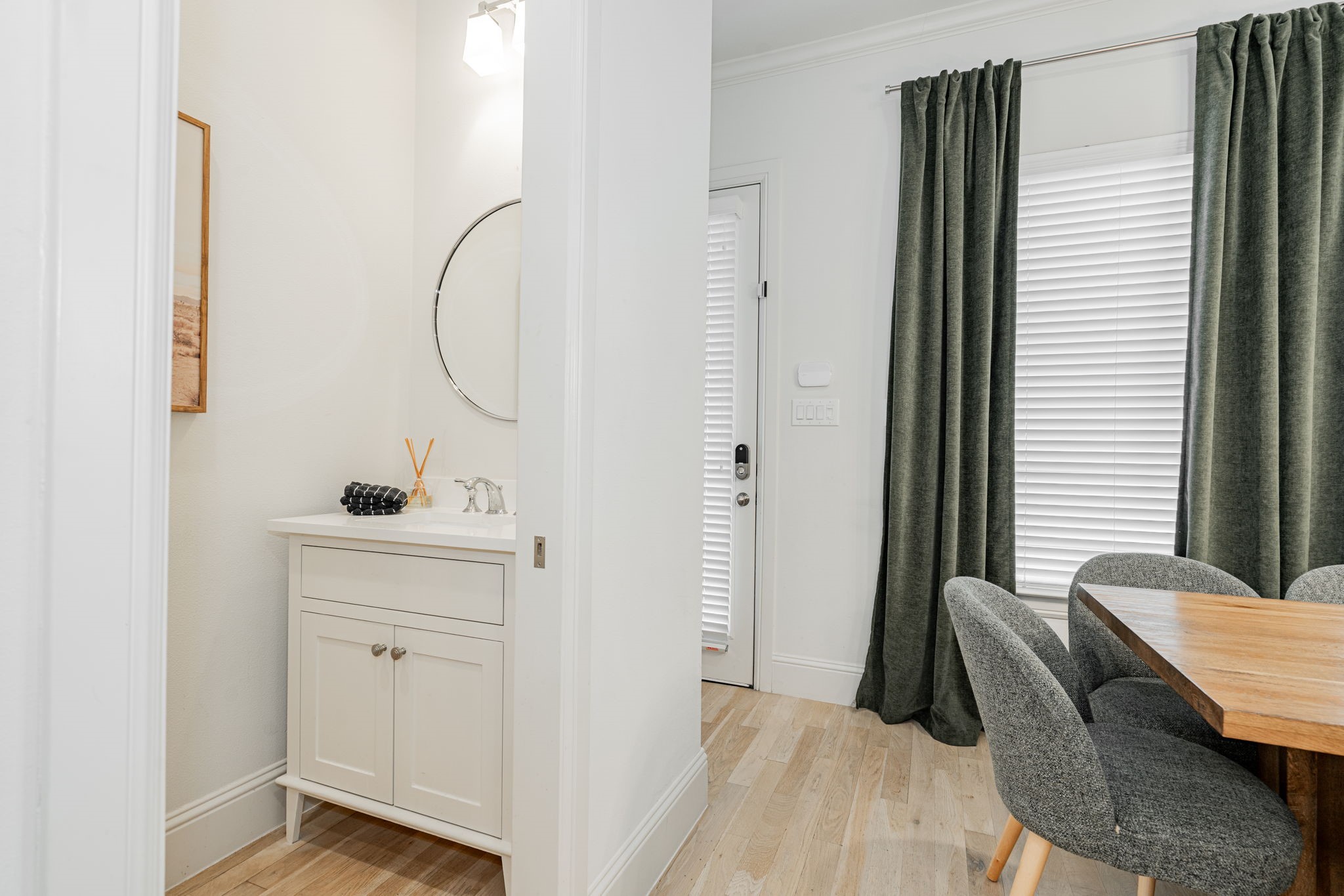 734 W 7th Street