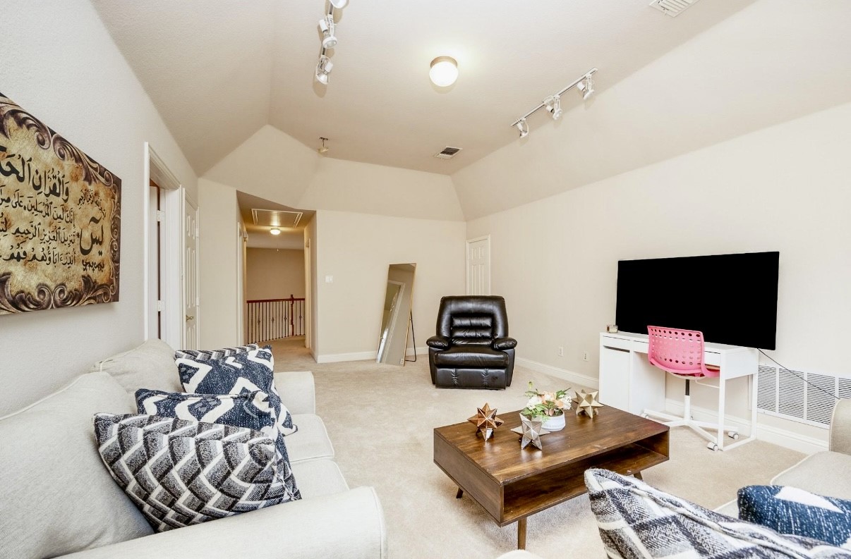 6303 Falcon Crest Court